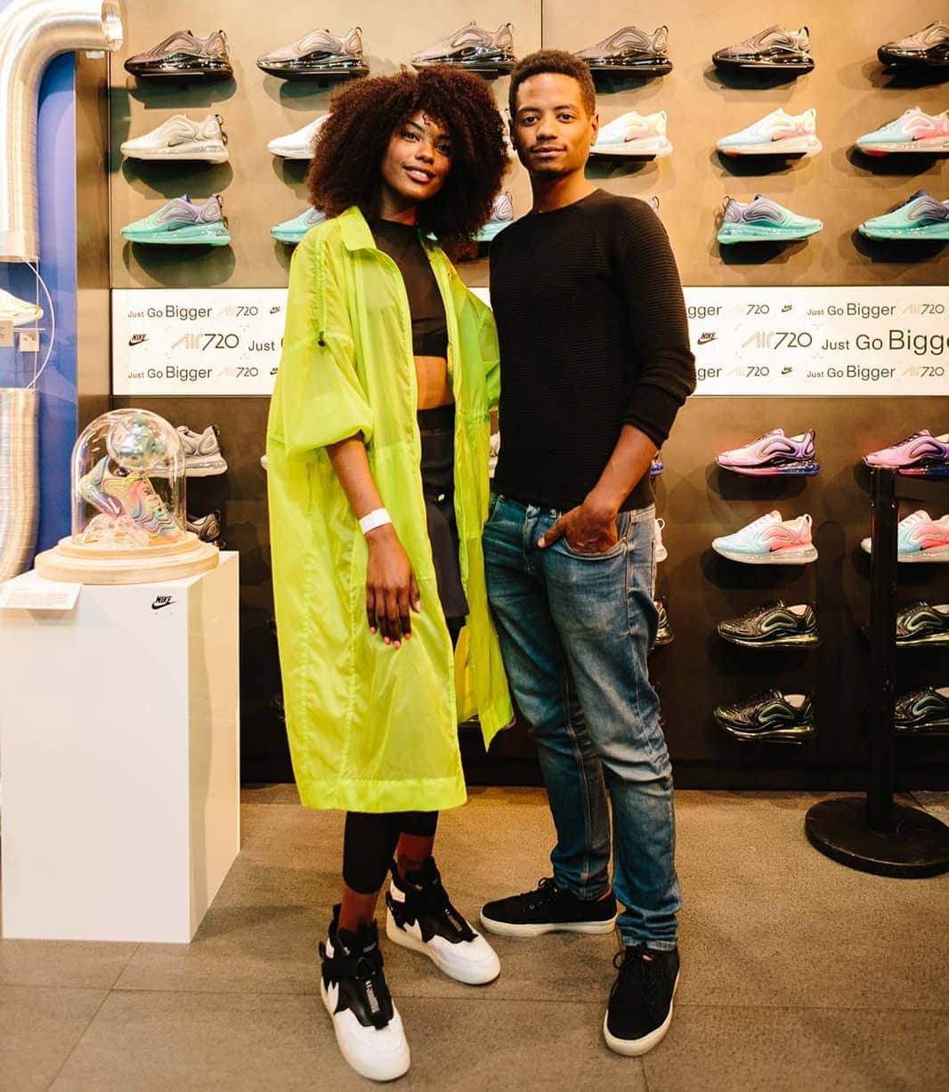 シャラム・ディニツさんのインスタグラム写真 - (シャラム・ディニツInstagram)「So much fun last night at @nike event 🖤 #airmax720 #airmax #nike Styled by @_mariodecarvalho_」3月27日 22時57分 - sharamdiniz