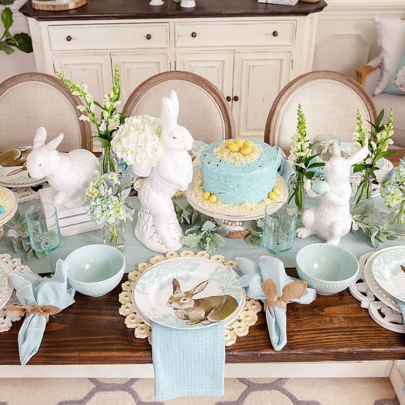 HomeGoodsさんのインスタグラム写真 - (HomeGoodsInstagram)「With each tablescape, style expert @jennyreimold looks for one distinct find to serve as inspiration. For Easter, she created two distinct looks from one ceramic bunny. Find what inspires your celebrations. Find it for less. #GoFinding #HGPartner」3月27日 23時03分 - homegoods