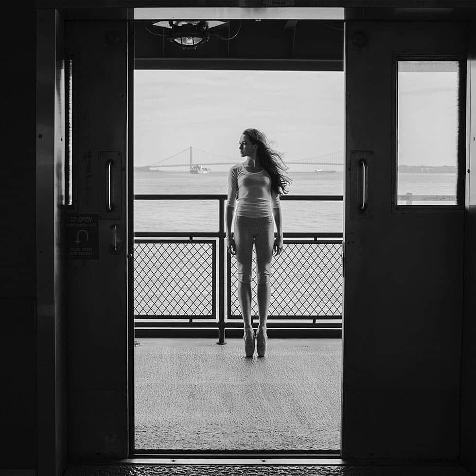 ballerina projectさんのインスタグラム写真 - (ballerina projectInstagram)「Hanna Bass on the Staten Island Ferry. #ballerina - @hannawithacamera #statenislandferry #statenisland #verrazzanonarrowsbridge #newyorkcity #ballerinaproject_ #ballerinaproject #ballet #dance #pointe #hannabass  The Ballerina Project book is now available for pre-order. Go to @ballerinaprojectbook for pre-order link and info. #ballerinaprojectbook Large format limited edition prints available for purchase at the link in our profile.」3月27日 22時59分 - ballerinaproject_