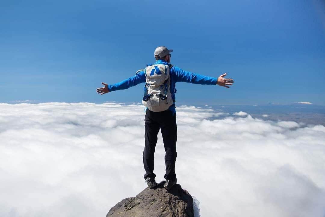 エディー・バウアーさんのインスタグラム写真 - (エディー・バウアーInstagram)「"It's not the mountain we conquer, but ourselves." - @ruvimcherry  #LiveYourAdventure」3月27日 23時00分 - eddiebauer
