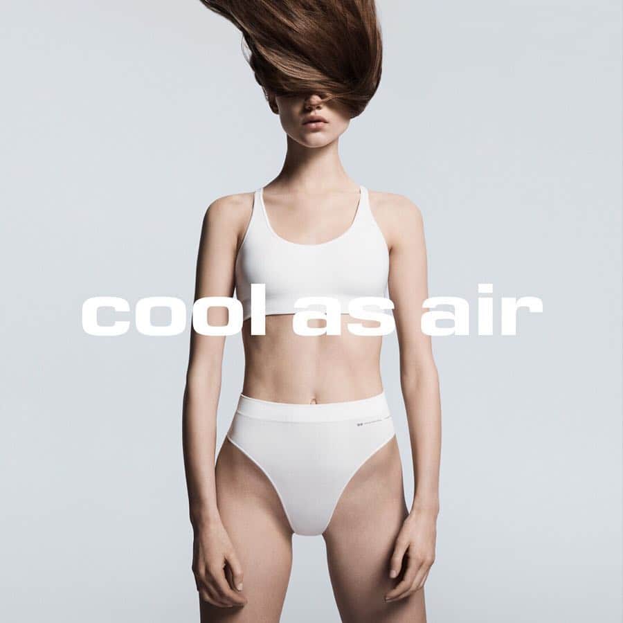 アレキサンダー・ワンさんのインスタグラム写真 - (アレキサンダー・ワンInstagram)「Cool as air. - The new generation of alexanderwang and @uniqlo. Introducing #airism, a collection of breathable innerwear separates — Learn more at the link in bio. - #Uniqloalexanderwang」3月27日 23時18分 - alexanderwangny