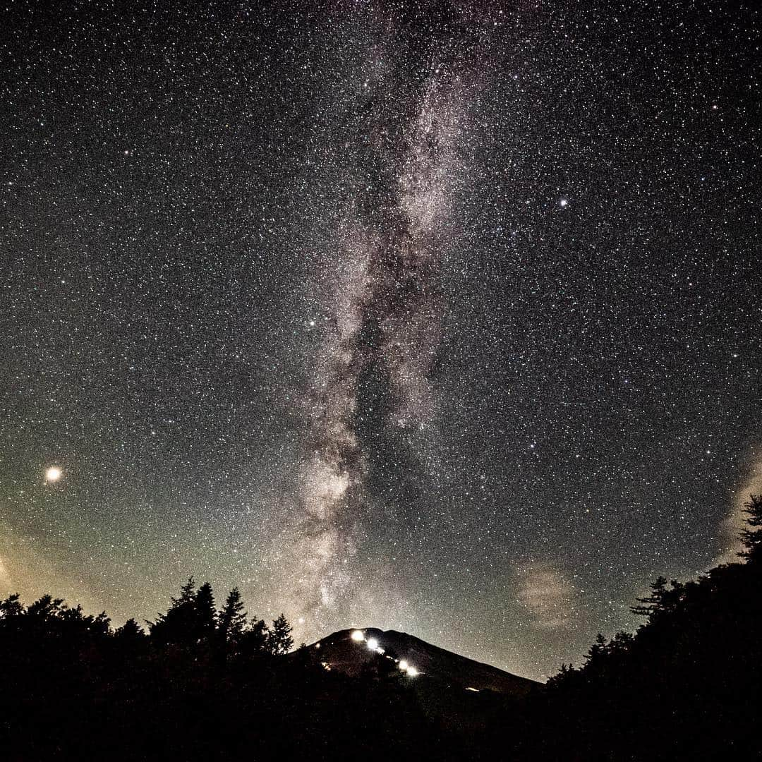 Atsushi Aizawaのインスタグラム：「1074 空の川  Yamanashi, Japan 山梨県  #japanfocus #jp_gallery #instagramjapan #ig_japan #wu_japan #wu_asia #worldunion #theworldshotz #igersjp #team_jp_ #team_jp_東 #山梨県 #team_jp_skyart  #mtfuji #Japan #yamanashi  #natureaddict Mt. Fuji Yamanashi , Japan #Lovers_Nippon #東京カメラ部#japan_night_view #japan_night_view_member #1xPicoftheDay #phos_japan #夜景ら部 #写真好きな人と繋がりたい #bestjapanpics  #photo_shorttrip #やまなしカメラ部  #sonyworldclub」