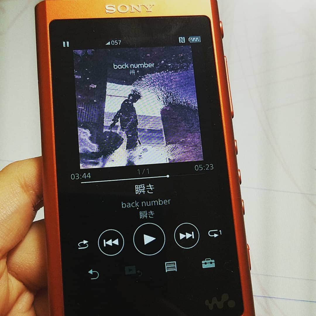 朱神宝のインスタグラム：「大好きな曲❗歌詞が好きすぎる✨ #backnumber #瞬き」