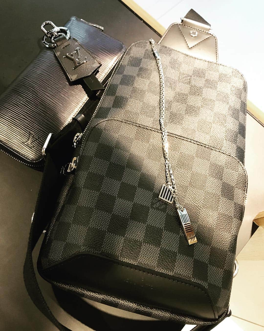 のインスタグラム：「My favorite Items！  #louisvuitton #ルイヴィトン #mma #fighter #kickboxing #boxing #bjj #経営者 #仕事 #総合格闘技 #格闘技 #いいね返し #柔道 #空手 #レスリング #ブランド #f4f #l4like #l4l #ufc #onechampionship #rizin #hermes #audemarspiguet #rolex #follow #followforfollowback」