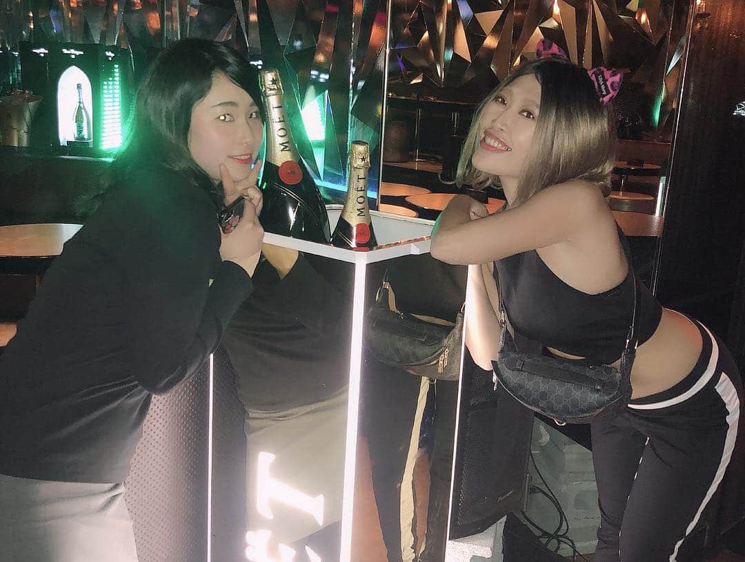 DJ YURINAさんのインスタグラム写真 - (DJ YURINAInstagram)「My job starts with making smile teammates. people meet mean is made of miracle.😆😆😆 . 次回は4/26esprit☑️ 一緒に朝までお腹痛くなるくらい笑おーね✌️ クラブ好きだけど行きたいけど1人じゃ、、て人はみんなおいで🙋‍♀️🙋‍♀️ . #teammate #happybirthday #smileday #roppongi #tokyonightlife #welcometotokyo #酒ラブ #catailand #飲み好きの集まり#tokyocommunity #音楽好きな人と繋がりたい  #仲間を大切にする人と繋がりたい #1人クラブ #クラブ初心者 #世界一イケてるコミュニティ」3月27日 14時51分 - dj_yurina_tokyo