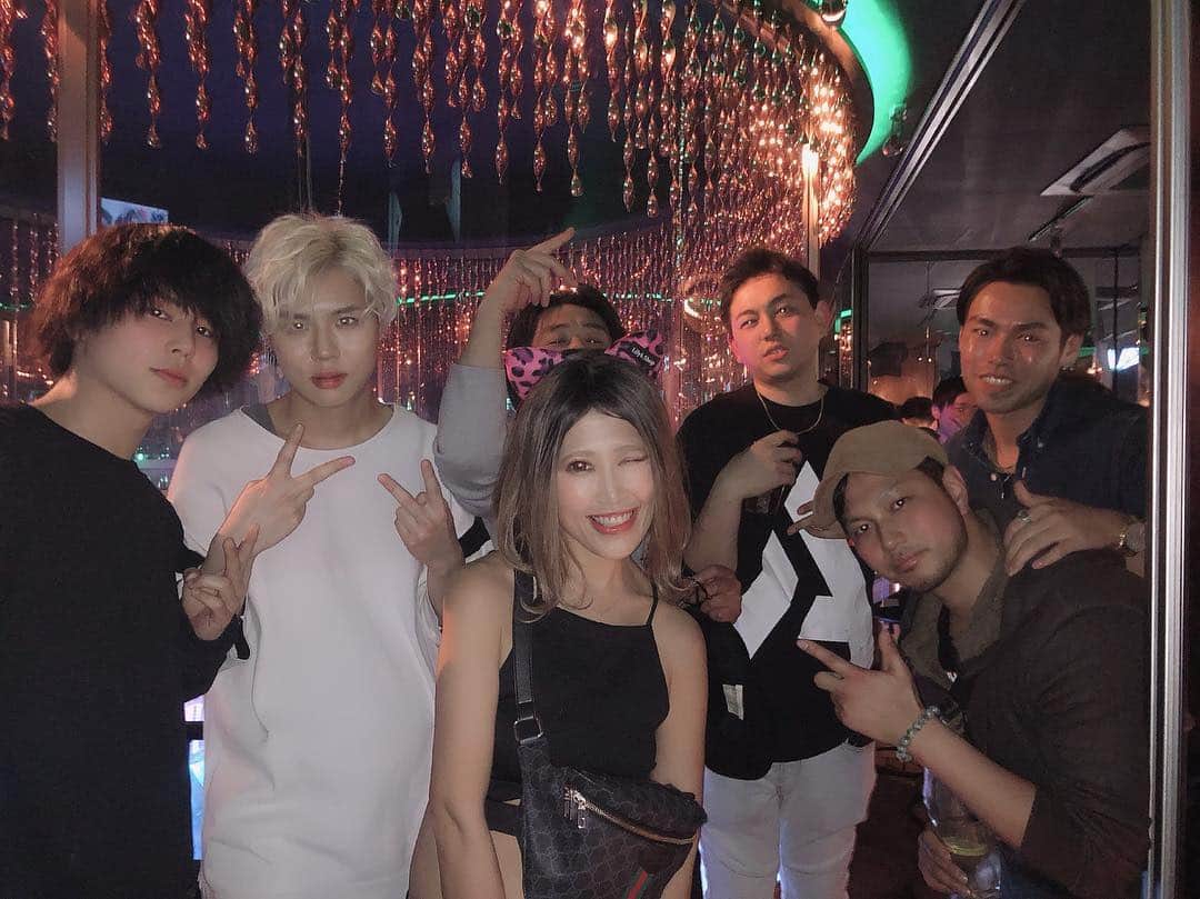 DJ YURINAさんのインスタグラム写真 - (DJ YURINAInstagram)「My job starts with making smile teammates. people meet mean is made of miracle.😆😆😆 . 次回は4/26esprit☑️ 一緒に朝までお腹痛くなるくらい笑おーね✌️ クラブ好きだけど行きたいけど1人じゃ、、て人はみんなおいで🙋‍♀️🙋‍♀️ . #teammate #happybirthday #smileday #roppongi #tokyonightlife #welcometotokyo #酒ラブ #catailand #飲み好きの集まり#tokyocommunity #音楽好きな人と繋がりたい  #仲間を大切にする人と繋がりたい #1人クラブ #クラブ初心者 #世界一イケてるコミュニティ」3月27日 14時51分 - dj_yurina_tokyo