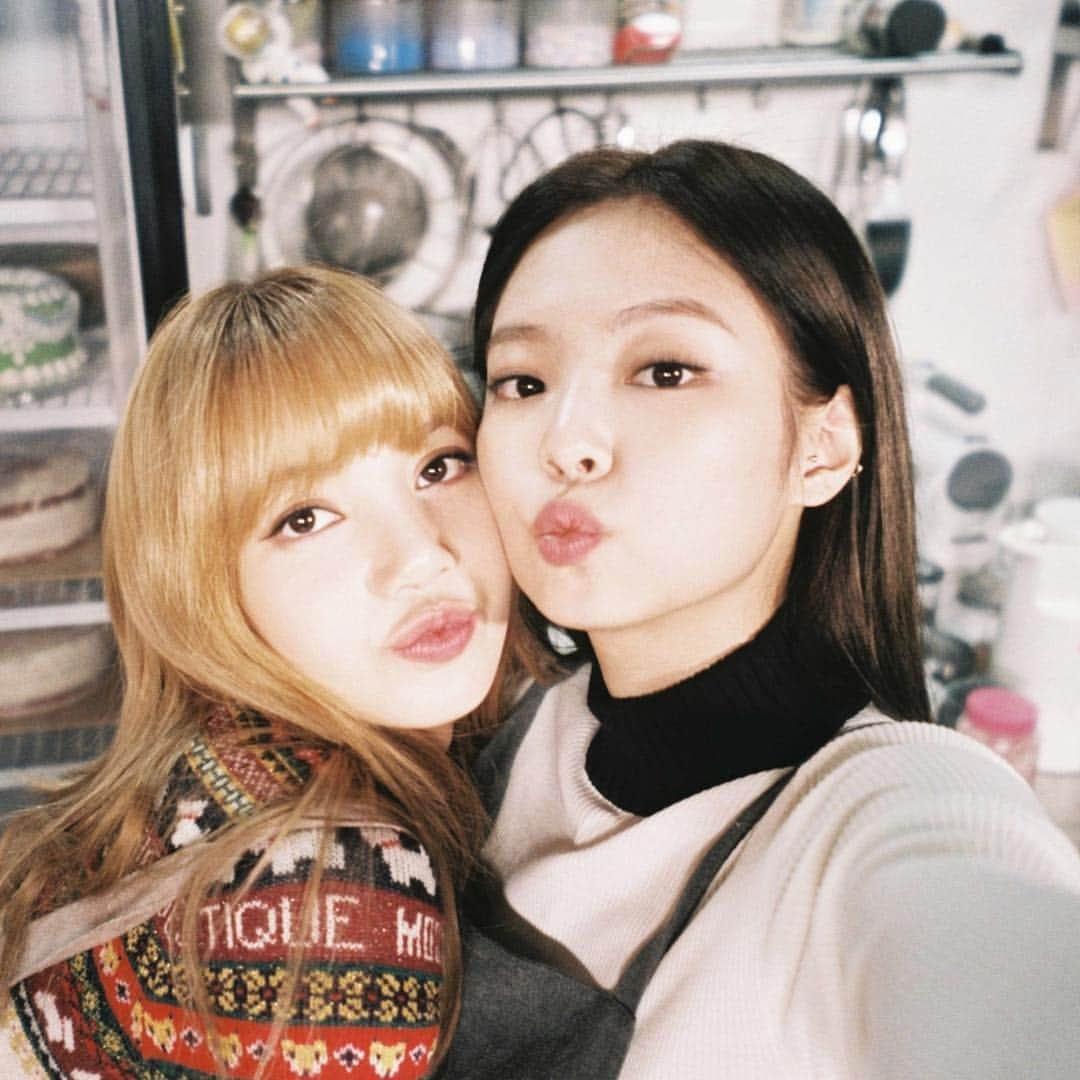 ジェニーさんのインスタグラム写真 - (ジェニーInstagram)「Happy birthday to this beautiful soul 🌼 I love you poopoo @lalalalisa_m」3月27日 14時54分 - jennierubyjane