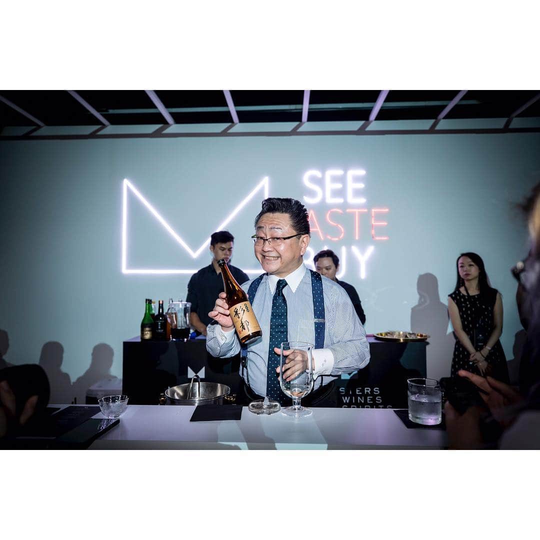 DFS & T Galleriaさんのインスタグラム写真 - (DFS & T GalleriaInstagram)「Swipe to view event highlights from an exciting showcase of the world’s finest wines & spirits – from influential masterclasses to experiential tastings and more. Visit @changiairport anytime before the end of April to discover a curated selection of up to 150 rare bottles.  #DFSMasters #ShopDFS #MastersofWinesandSpirits // 第八屆【傳世佳釀】已經圓滿結束。立即回顧當日活動的精彩時刻，重溫品鑒會和大師班工作坊的盛況，以及一睹各款來自世界各地的精選美酒。即日起至四月底，超過140款精選佳釀將於DFS新加坡樟宜機場店發售，絕對不容錯過。  #DFSMasters #ShopDFS #MastersofWinesandSpirits」3月27日 15時00分 - dfsofficial