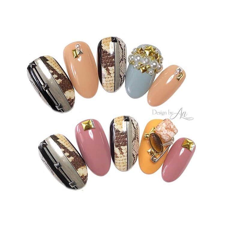 PREGELさんのインスタグラム写真 - (PREGELInstagram)「. @mnnail_ar 様 . 素敵な投稿ありがとうございます✨ . . パイソン柄ネイル✨ . #nail #gelnail #springnail #Python #pregel #nailart #naildesign #ネイル #アートネイル #春ネイル #トレンドネイル #プリジェル #パイソンネイル #ネイルデザイン #ビジューネイル」3月27日 15時10分 - pregelofficial