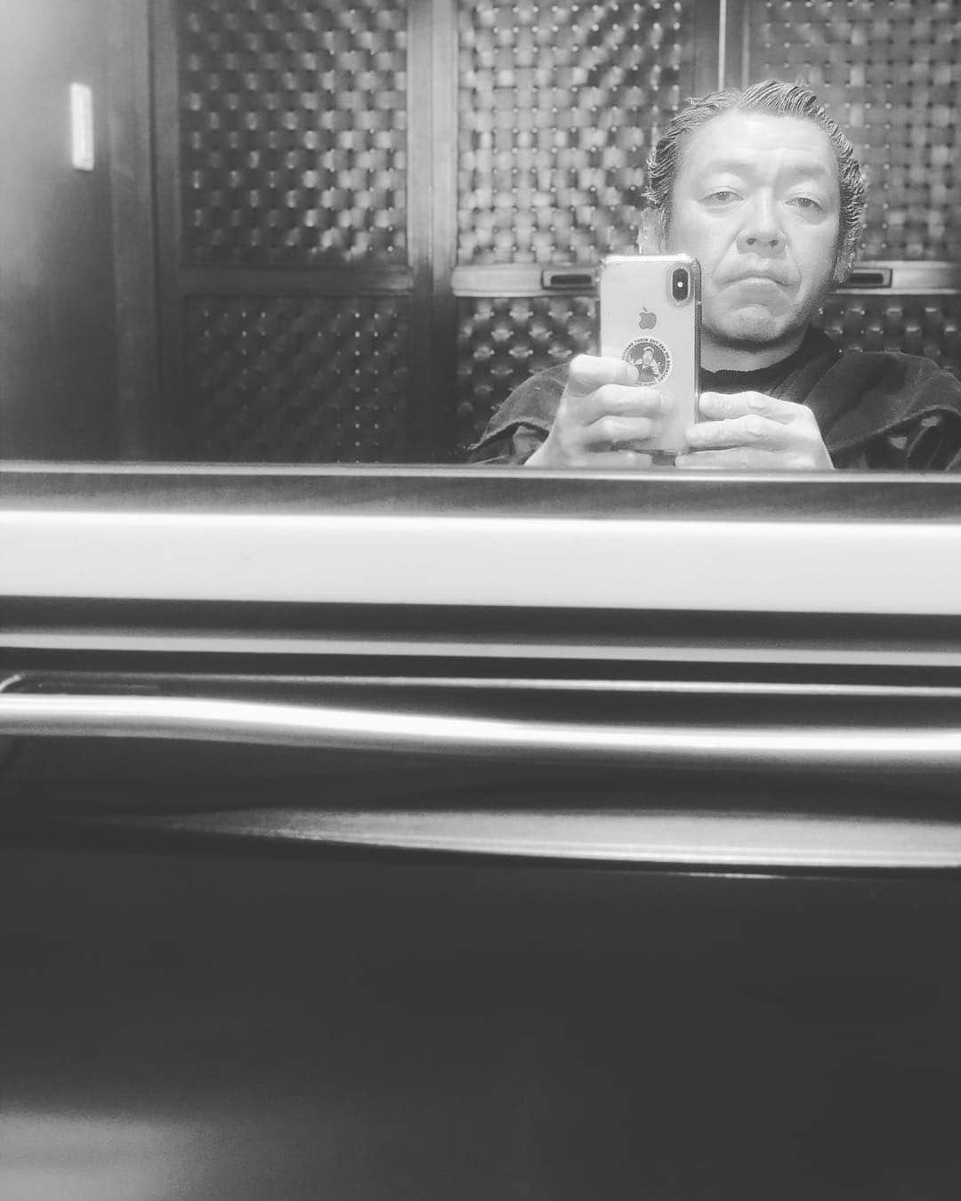 玉袋筋太郎さんのインスタグラム写真 - (玉袋筋太郎Instagram)「カラー中なのに白黒」3月27日 15時43分 - sunatamaradon