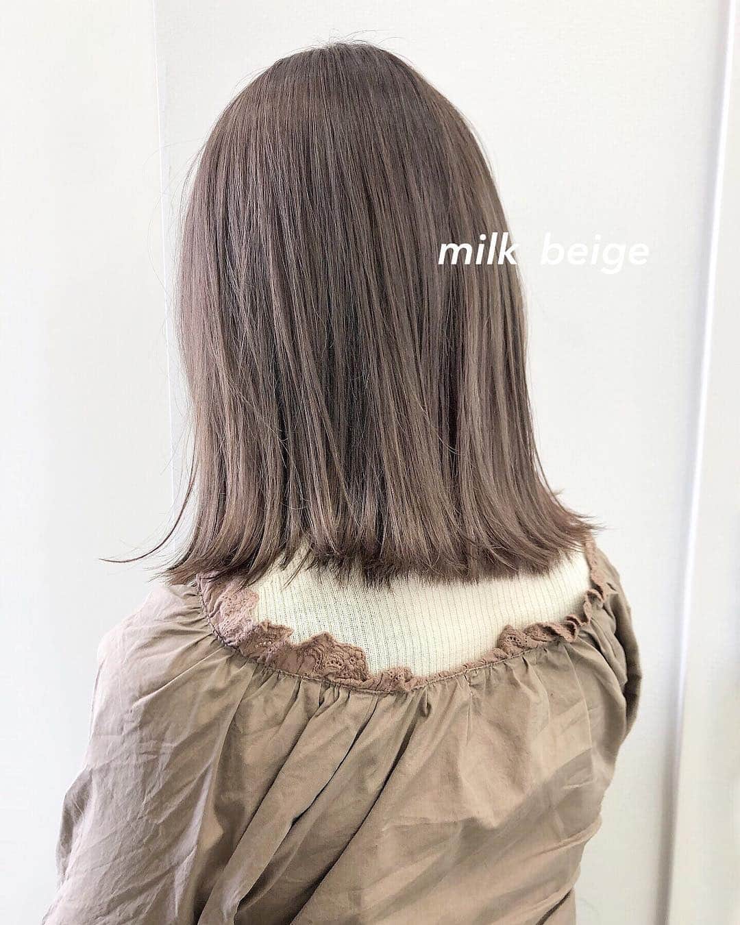 ALIVEさんのインスタグラム写真 - (ALIVEInstagram)「. . ALIVE kichijoji 西村なる美 @narumi_nishimura . . 1〜2bleach . 外国人のような柔らかい春カラー🧺🌿 ブリーチをすると透明感や色味の入り方、 雰囲気も全然変わるので今の髪色に飽きてしまった方に とってもオススメです！ . 全頭ブリーチは頭皮が弱い方でもしみにくいよう、 根元にべったりつけず、ムラのない塗布の仕方をしています！ . . . . ダブルカラーやハイライトなどブリーチを使ったカラー♡ 柔らかく抜け感のあるスタイルが好きな方♡ ぜひお任せ下さい ！ . . ホットペッパー、お電話からも ご予約お受けできます✉︎ comment DMお待ちしてます💌 . . . ALIVE kichijoji . 〒180-0004  東京都武蔵野市吉祥寺本町1-10-5 吉祥寺公園通りビル6F  吉祥寺駅北口より徒歩5分 . ☎︎ 0422275410 . . #hair#haircolor#アレンジ#外国人風#外国人風カラー#波ウェーブ#ダブルカラー#グラデーションカラー#ハイライトカラー#デザインカラー#アディクシー#アディクシーカラー#イルミナ#イルミナカラー#シースルーカラー#グレージュ#ベージュ#ラベンダーグレージュ#ラベンダーベージュ#ピンクベージュ#オリーブアッシュ#卒業式#卒業式カラー#春カラー#成人式#ALIVE吉祥寺#吉祥寺#原宿#表参道#美容学生」3月27日 15時49分 - alivehair