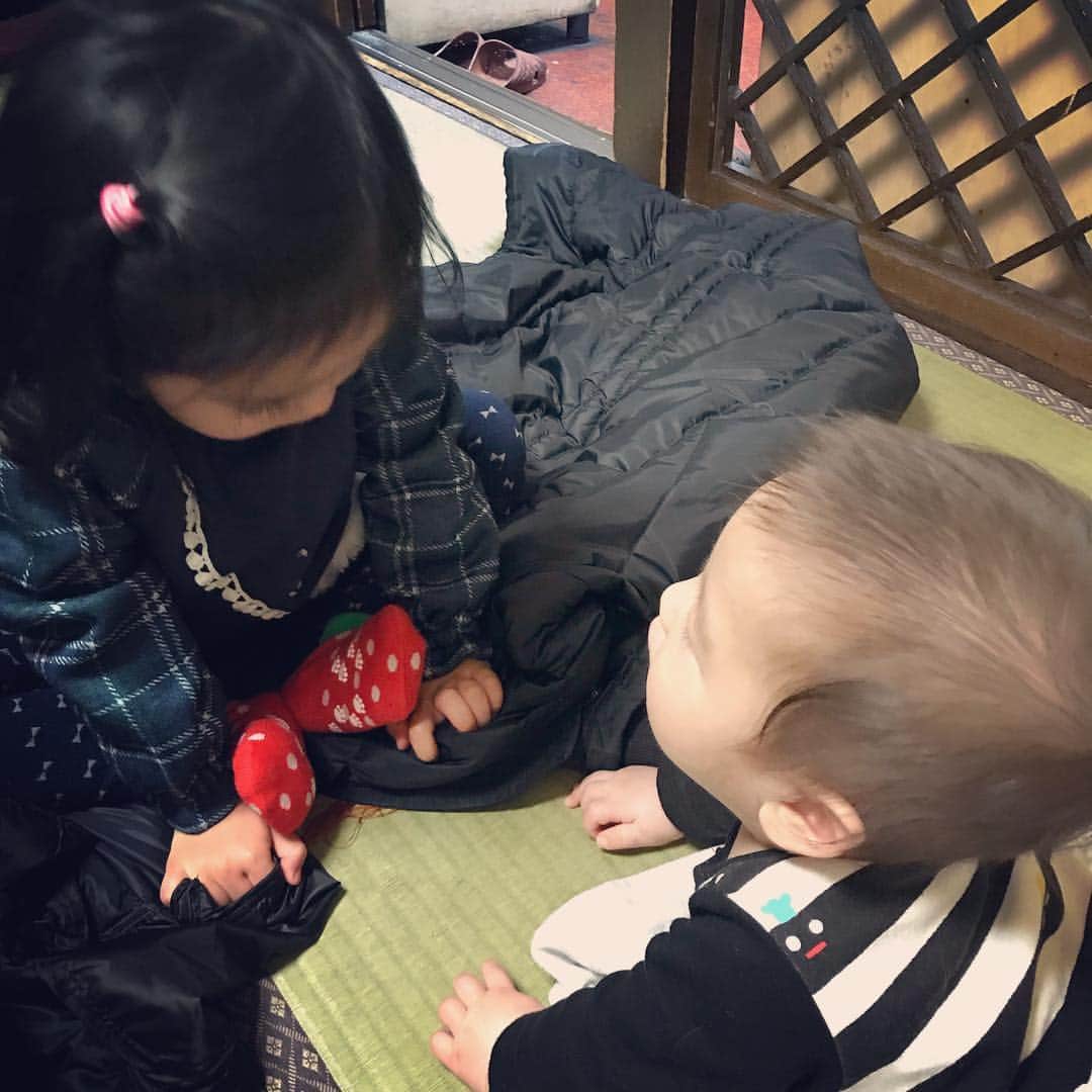 加藤千恵のインスタグラム：「BOY MEETS GIRL。それぞれのあふれる想いにきらめきと瞬間を見つけているところ。」