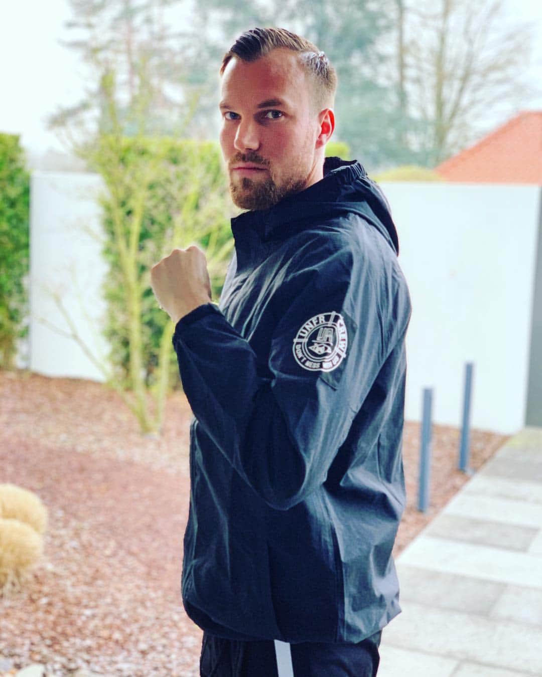 ケヴィン・グロスクロイツのインスタグラム：「Werbung  Auf jetzt 👊🏻💪🏻 @unfair_athletics  #unschlagbar #genauso #chef #fische #auf #isso」