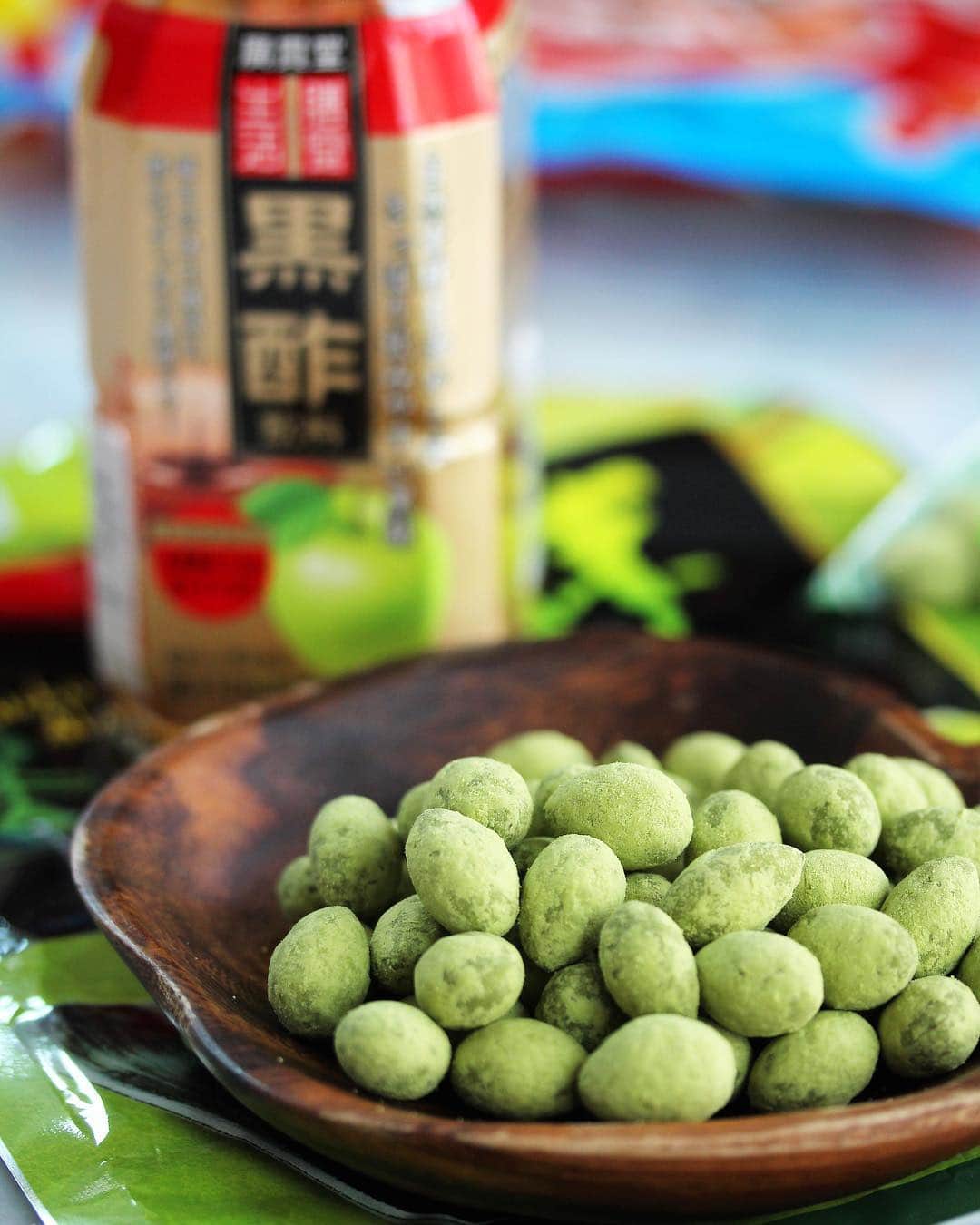 のインスタグラム：「What’s the first Japanese snack you’ve ever tasted? Mine was the Wasabi Pistachio Nuts (the green packet version) and my family loved them so much that we used to stock up on a few packs of them at home. Unsurprisingly, it’s sold out by now on @redmartcom 😅 but you can still find other nutty snacks such as Matcha Almonds produced under the same brand. And I definitely feel less guilty snacking on them with the refreshing Kurozu Healthy Black Vinegar Drink.  Many exclusive JETRO Special items are selling out fast so hurry hop over to the website now and grab your favourite items! https://bit.ly/2ulVRvP  More info at JETRO Singapore's Facebook Page https://www.facebook.com/jetrosingapore/  #japanhyperfest #jetrosingapore」
