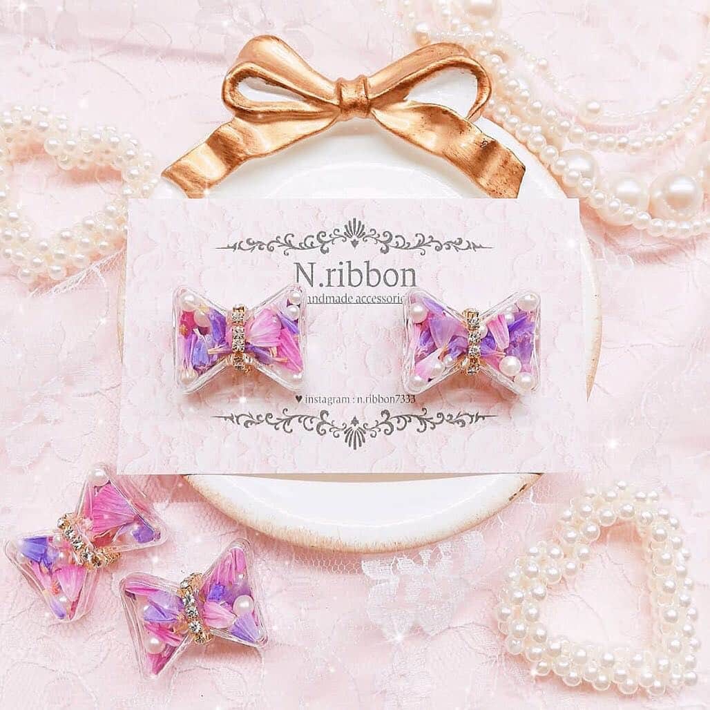タピエスタイルさんのインスタグラム写真 - (タピエスタイルInstagram)「2019年3月14日（木）～3月27日（水）﻿﻿ タピエスタイル期間限定ショップinなんばマルイ﻿﻿3階 ﻿﻿ イベント出展中のブランドから、﻿『N.ribbon』の作品をご紹介します。 ハートやリボン、お花といった乙女心をくすぐるモチーフのアイテムを多数展開しております。 本日3/27まで期間限定開催です。 どうぞお見逃しなく。﻿ ﻿﻿ タピエスタイル期間限定ショップinなんばマルイ ﻿﻿ ブリコラージュ・タピエ﻿﻿ 日程：2019年3月14日（木）～3月27日（水）﻿﻿ 場所：なんばマルイ 3F イベントスペース﻿﻿ アクセス:https://www.0101.co.jp/085/access/﻿﻿ 営業時間：平日・土曜日　11:00～20:30　日曜・祝日　11:00～20:00﻿﻿ https://www.0101.co.jp/085/﻿ ﻿ ﻿ #タピエスタイル #tapiestyle #なんばマルイ #なんば #難波 #ポップアップショップ #期間限定ショップ #handmadeaccessory #ハンドメイドアクセサリー #nribbon」3月27日 16時04分 - tapiestyle