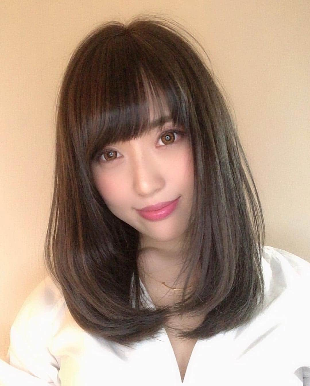 岡英里さんのインスタグラム写真 - (岡英里Instagram)「#airGINZAcentral で新色ブラウンを使った #throwカラー をしてもらったよ❤️ . . とっても綺麗な発色で今回も満足な仕上がりです⭐️ . . もちろん #プラチナプレミアムトリートメント も欠かせません(^^) . . 榛葉さん @air_t_shinba さわちゃん @sawagram_air . . ありがとうございました⭐️ . . 岡英里のインスタを見たで榛葉さん予約が20%オフになるよー✨是非行ってみてね❤️ . . #岡英里 #おかえり #グラビアアイドル #メンテナンス #美容 #美髪 #ブラウン #ナチュラル #カラー #艶 #半端ない #おすすめ #銀座 #美容室 #japanese #hair #salon #amazing #beauty #fashion #throw」3月27日 16時05分 - okaeri0424