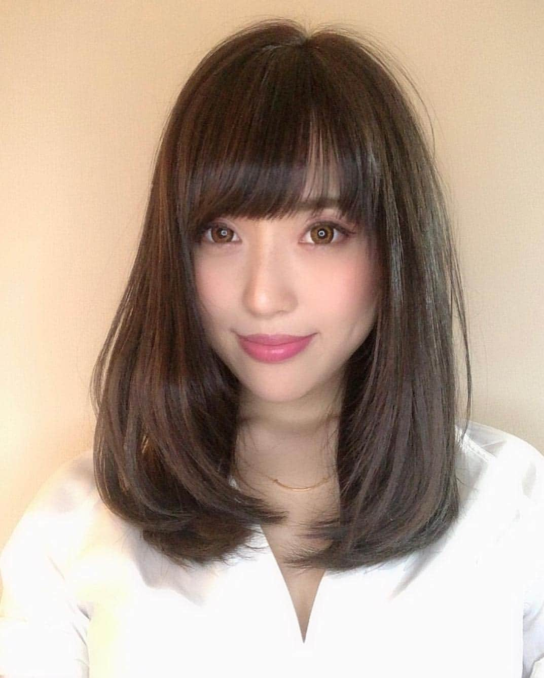 岡英里さんのインスタグラム写真 - (岡英里Instagram)「#airGINZAcentral で新色ブラウンを使った #throwカラー をしてもらったよ❤️ . . とっても綺麗な発色で今回も満足な仕上がりです⭐️ . . もちろん #プラチナプレミアムトリートメント も欠かせません(^^) . . 榛葉さん @air_t_shinba さわちゃん @sawagram_air . . ありがとうございました⭐️ . . 岡英里のインスタを見たで榛葉さん予約が20%オフになるよー✨是非行ってみてね❤️ . . #岡英里 #おかえり #グラビアアイドル #メンテナンス #美容 #美髪 #ブラウン #ナチュラル #カラー #艶 #半端ない #おすすめ #銀座 #美容室 #japanese #hair #salon #amazing #beauty #fashion #throw」3月27日 16時05分 - okaeri0424