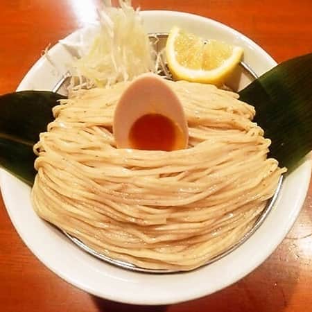 宮田麺児のインスタグラム：「さぁ！ 4月からの あらたなるレギュラー麺  T2G ゴールドの試食。 スペックは後程。  #宮田麺児#レギュラー#新しい#ゴールド#小麦#黄金色#黄金」