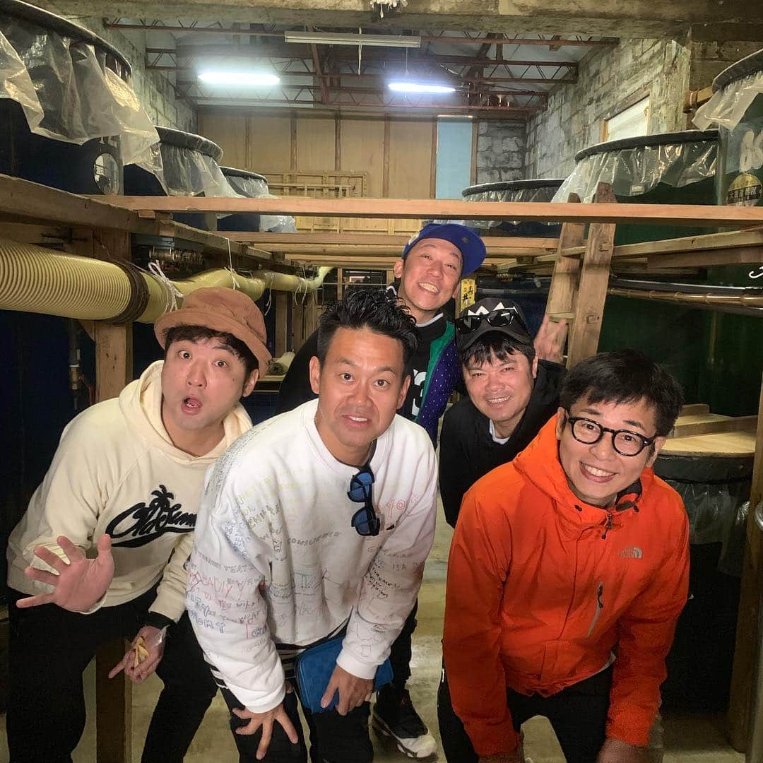 宮川大輔さんのインスタグラム写真 - (宮川大輔Instagram)「#旅の間のお母さん #素敵な出会いやなぁ #地元探検 #仲間と旅 #やっぱり釣りがしたい #お土産にお米も頂きました #本当にありがとうございました！ #楽しかったぁぁあ！#ThanksAirbnb #エアビー #ありがとう！ #Airbnb #響きの宿 #響きの森 #また五右衛門風呂入りに来ます！」3月27日 16時13分 - miyagawadai