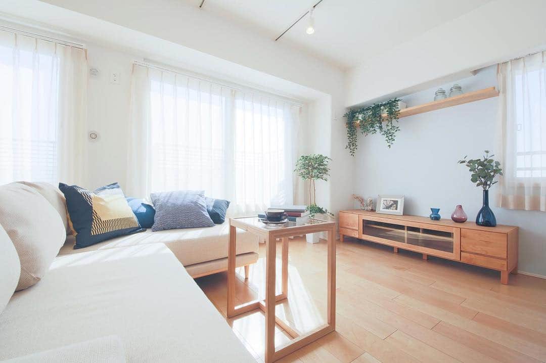 住友林業株式会社_リノベーション公式のインスタグラム：「#住友林業 #リノベーション #リフォーム #インテリア #リノベ #家づくり #リノベーション住宅 #リビング #マンション #マイホーム #マンションリノベーション #マイルーム #ファミリー #木材 #木 #こだわり #木のぬくもり #木質感 #暮らし #北欧インテリア #ソファ #design #interiordesign  #interior #house #lifestyle #wood  #woody #renovation #myhome」