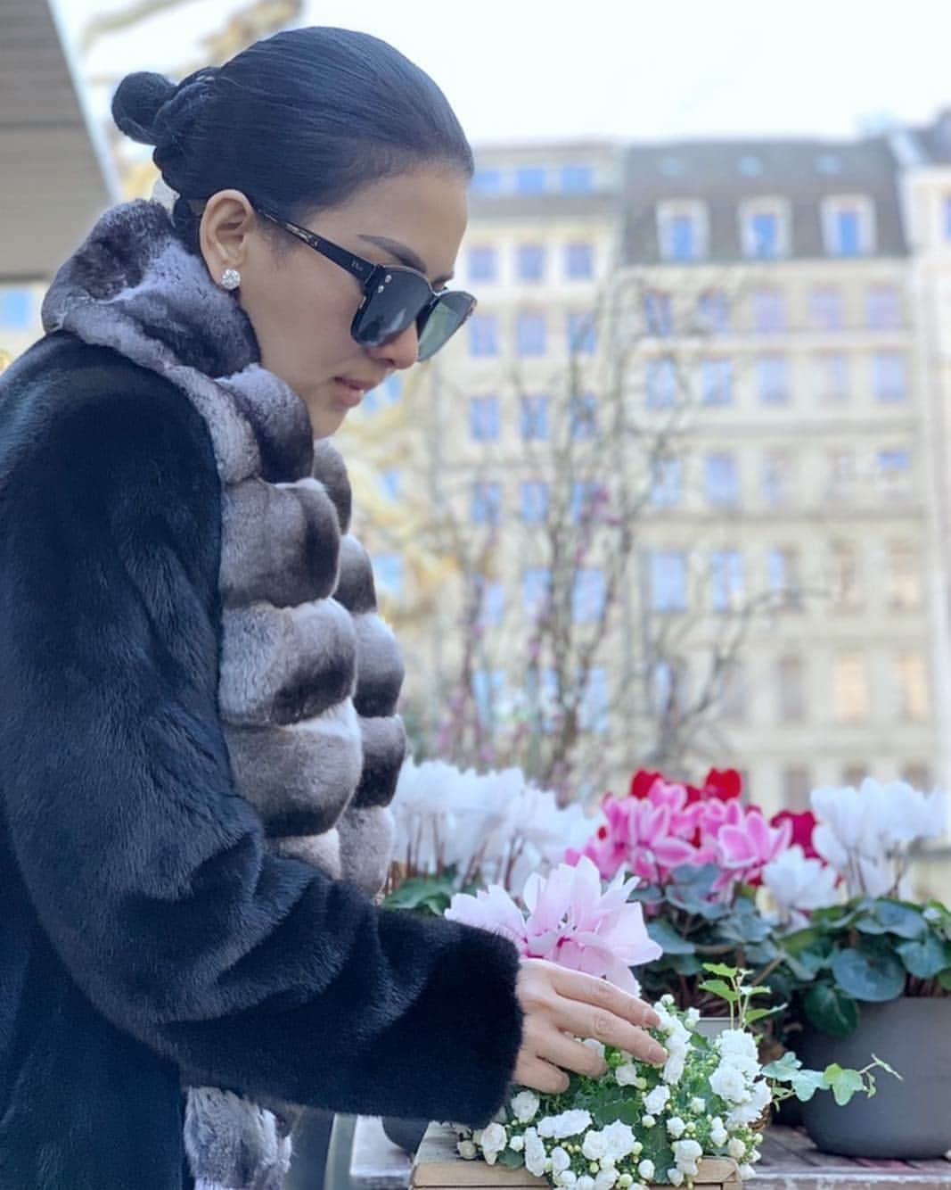 Syahriniさんのインスタグラム写真 - (SyahriniInstagram)「• Good Morning Geneva !  ________\\\\_______  #PrincesSyahrini #Restu」3月27日 16時21分 - princessyahrini