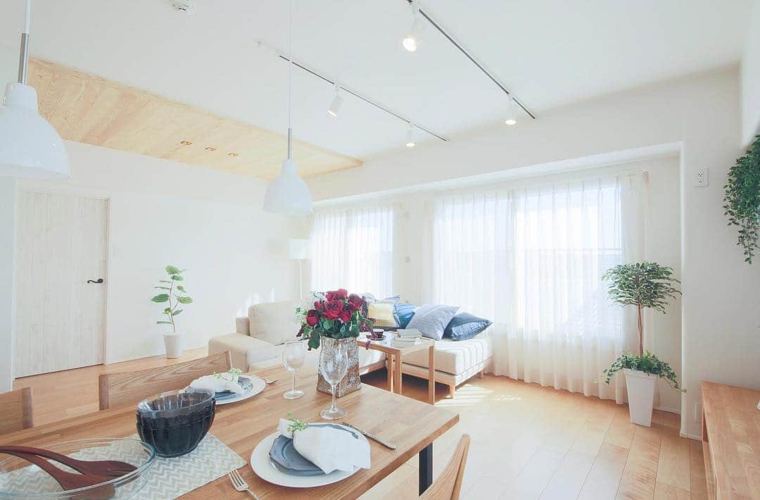 住友林業株式会社_リノベーション公式のインスタグラム：「#住友林業 #リノベーション #リフォーム #インテリア #リノベ #家づくり #リノベーション住宅 #リビング #マンション #マイホーム #マンションリノベーション #ファミリー #木材 #木 #こだわり #木のぬくもり #木質感 #暮らし #生活 #北欧インテリア #テーブル #design #interiordesign #interior #house #lifestyle #wood #woody #renovation #myhome」