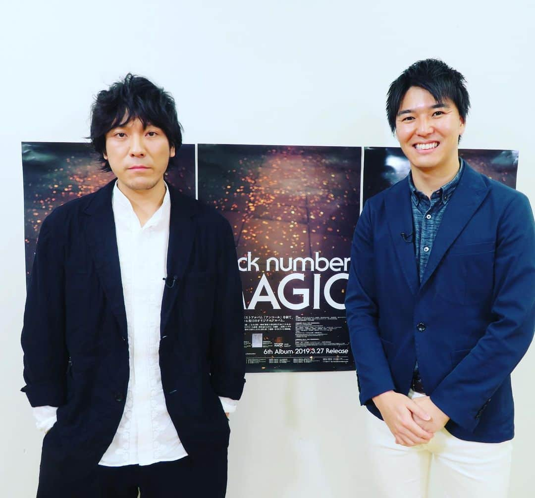 濱田隼さんのインスタグラム写真 - (濱田隼Instagram)「今日は、back numberの最新アルバム「MAGIC」のリリース日。 . 「瞬き」「大不正解」「オールドファッション」「HAPPY BIRTHDAY」など、大人気曲が収録されています！ . 去年は、ナゴヤドームから始まる、自身初のドームツアーを成功をさせました。 初回限定版には、ドームツアーの映像もあるので、必見です！！ . 今週 #ドデスカ でもインタビューを放送しましたが #デルサタ でも、たっぷりと魅力を伝えます。 ぜひ、ご覧下さい！ . . #backnumber #清水依与吏 さん #小島和也 さん #栗原寿 さん #magic #最深部 #サマーワンダーランド #瞬き #あかるいよるに #artist #オールドファッション #ロンリネス #雨と僕の話 #エキシビジョンデスマッチ #monaural_fantasy #happy_birthday #大不正解 #名曲揃い #リピート #メーテレ #アナウンサー #濱田隼」3月27日 16時21分 - shun_hamada_nbn