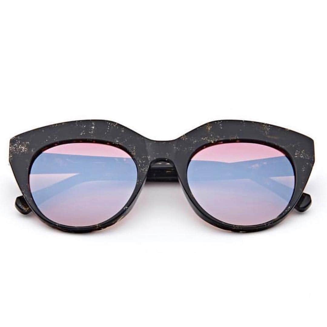 のインスタグラム：「Good morning #Doha #zacposen #sunglasses」