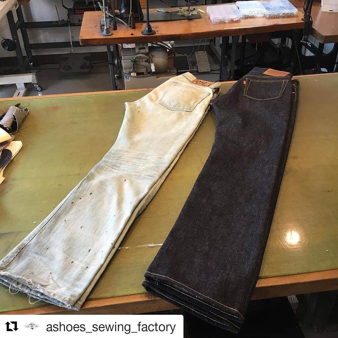 select shop「ASHOES」 SHOP STAFFのインスタグラム：「#Repost @ashoes_sewing_factory (@get_repost) ・・・ オリジナルジーンズ フルオーダーでした。  左のパンツが 気に入っている ブーツカットのデニム 探してももう無くて…と。  右のパンツが これをベースに 履いていて 気になるポイントをお聞きして 修正、採寸をしながら 新たにパターンを書き 製作したものです。  こだわりを カタチに。  各種デニムリペア、丸縫いジーンズのご来店をお待ちいたしております。 ーーーーーーーー 裁断からやっていますので、シルエットにご希望があればセミオーダーも可能です。 ーーーーーーーー  #ハンドメイド #デニム #ジーンズ #シルエット変更 #リメイク #デニムリペア #ジーンズ修理 #デニム修理 #サイズ変更 #幅出し #handmade #ashoes #亜洲'S #さいたま #大宮 #裾上げ #チェーンステッチ #お直し #リペア #穴埋め #シンガーミシン #ユニオンスペシャル #unionspecial43200g」
