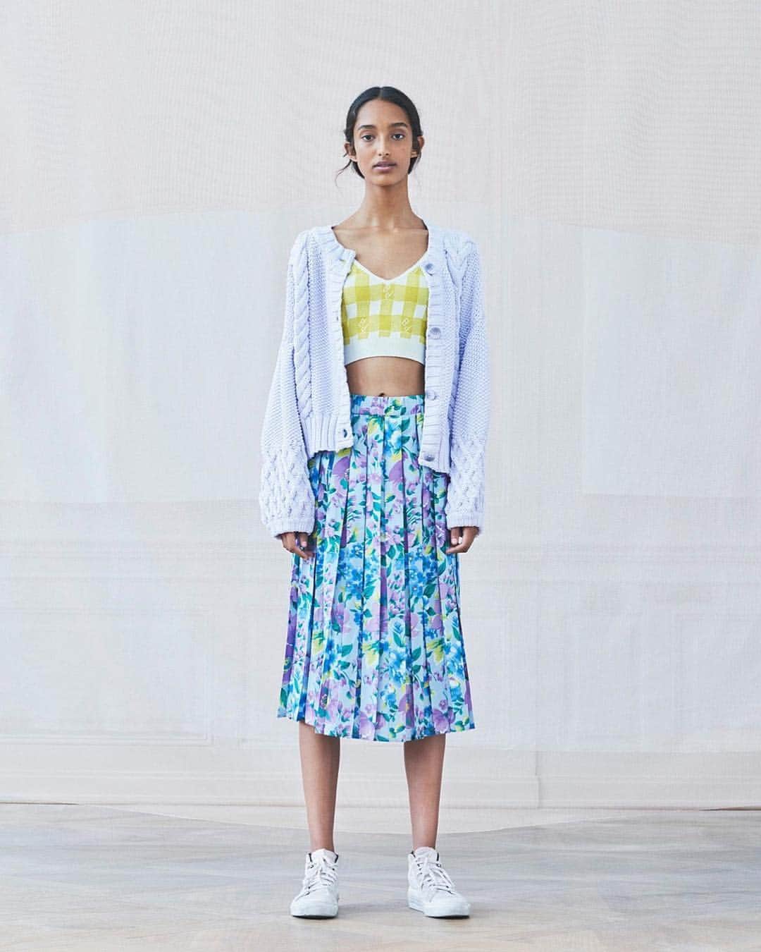 バウム ウンド ヘルガーデンさんのインスタグラム写真 - (バウム ウンド ヘルガーデンInstagram)「Cynthia sweater, Catalonia top and Simoni skirt online now #baumundpferdgarten #SS19 #apoeticfriendship」3月27日 17時04分 - baumundpferdgarten