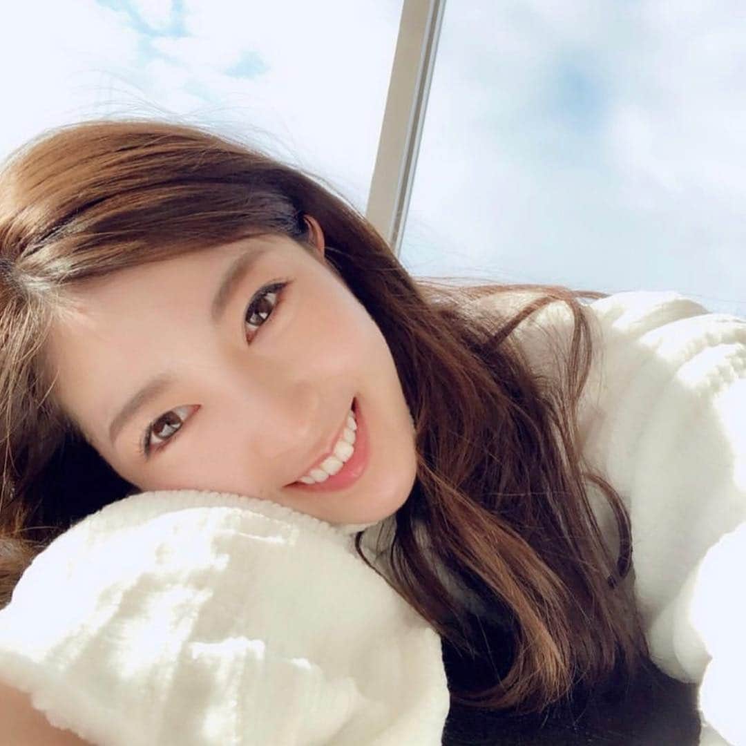 湯浅喬子のインスタグラム：「全店舗のDE LA MERにて「The 3Days Healing -ゆらぎ肌のための3days体験-」が実施中！DE LA MERの大ファンなので、体験をしに🚶‍♀️💗 、 濃縮ミラクルブロスを配合したミラクルブロスを配合したザ・コンセントレートという美容液を試しました♡ 、 サンプルを貰って三日間試すだけでも、とにかくお肌のバリア機能が凄くて、花粉で肌が不安定になりがちなこの時期、DE LA MERは本当に強い味方！ 、 私は神戸大丸店で体験しました♡↓ ※サンプルはなくなり次第終了 ※店頭体験には電話予約が必要です 、 #私のコンセントレート #ドゥラメール #ザコンセントレート #ゆらぎ肌 #敏感肌 #花粉症 #ニキビ #美容 #DELAMER #theconcentrate#PR」