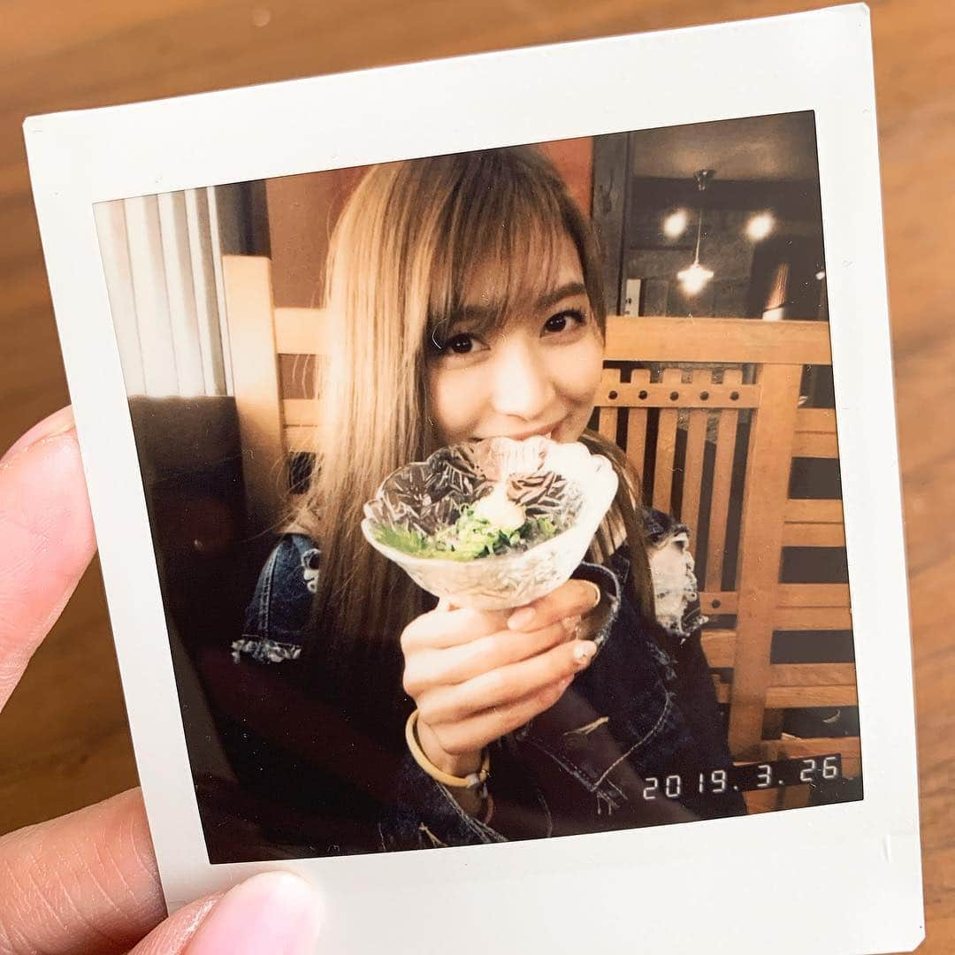 大島麻衣さんのインスタグラム写真 - (大島麻衣Instagram)「美味しかった生しらす😆🙌 #チェキ #instax #instaxsq10  #江ノ島」3月27日 16時58分 - maioshima911