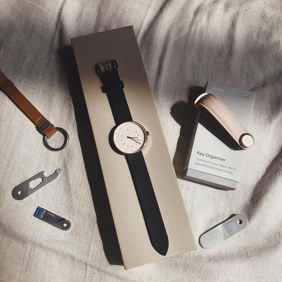 The Horseさんのインスタグラム写真 - (The HorseInstagram)「✖️ COMPETITION is now CLOSED ✖️ ⏱ Tick tock, goes the  clock! ⏱  Don’t wait till the eleventh hour to submit your entries for our @orbitkey x The Horse giveaway. - To win, simply: 🔁 Follow @orbitkey and @the_horse on Instagram ⏱ Like this photo on @the_horse 🔑 Like this photo on @orbitkey 👫 Tag your friends on this post - the more the merrier (one tag per comment only)  Entries close on 29 March, 12PM AEST. Winners will be announced via Instagram story on @orbitkey and @the_horse. Open worldwide 🌍 #win #competition」3月27日 17時12分 - the_horse