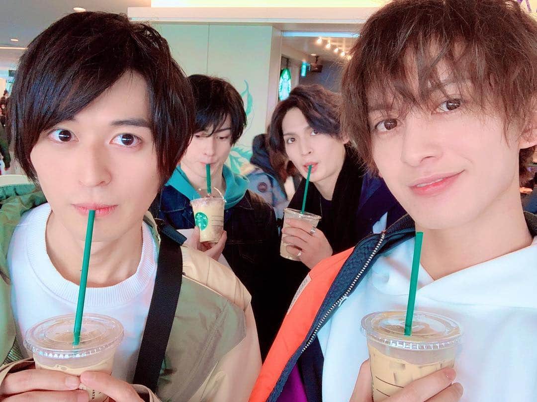 のインスタグラム：「[26/3/19] What are these handsome devils up to? ⠀⠀⠀ ⠀ Loooove Shuji’s little smirk ⠀⠀⠀ ⠀ #kohatsuallen #kikuchishuji #takamotogaku #matsumuraryuunosuke ⠀⠀⠀ ⠀ Source: Shuji’s twitter」