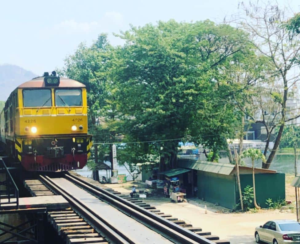 森本さやかさんのインスタグラム写真 - (森本さやかInstagram)「#カンチャナブリ  #泰緬鉄道  #クウェー川鉄橋  #戦場にかける橋  タイミングよく電車が走って来て 自分たちで電車を避けました🚃  #ヒヤヒヤ  けど #sohot #38度 . . #kanchanaburi  #thailand🇹🇭」3月27日 17時08分 - sayakamorimoto1011