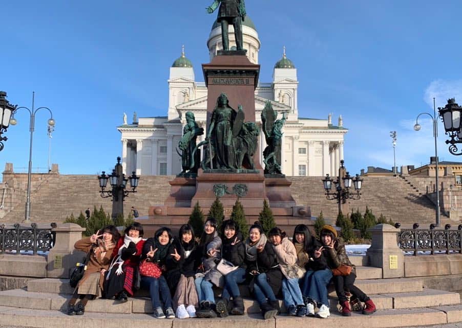 のインスタグラム：「フィンランド海外研修🇫🇮 . ヘルシンキ大聖堂や シベリウス公園へ観光も😙🎶 . . #新大阪歯科衛生士専門学校 #sdhc #歯科衛生士 #フィンランド #海外研修 #Helsingintuomiokirkko #🇫🇮 #finland #dayoff #enjoy #smile #仲間 #friend #友達 #学校  #school #夢 #dream #専門学校 #happy #fun #girl #likeforlike #like4like #instagood #instalike #love #dental #dentalhygienist  #dentalhygiene」