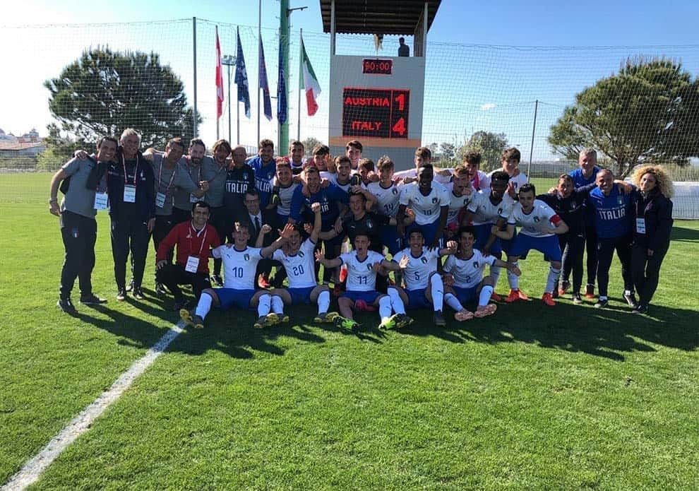 サッカーイタリア代表さんのインスタグラム写真 - (サッカーイタリア代表Instagram)「#Under17 🇮🇹 Un poker per sedersi al tavolo finale: il 4-1 all’🇦🇹 #Austria  vale il pass per l’#Europeo 🇪🇺. L'articolo 👉🏻 www.figc.it  #Azzurrini #VivoAzzurro」3月27日 17時37分 - azzurri