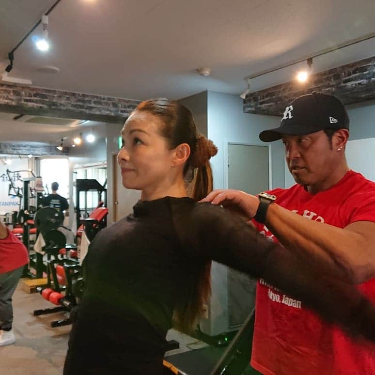 渡辺めぐみさんのインスタグラム写真 - (渡辺めぐみInstagram)「パワーハウスジム東京で、パーソナルトレーニングS部(堺部)やっぱり、キツイ➰😱😱😱 50代のトレーニング、毎日5分の宅トレを、将来の筋肉貯筋のため頑張っていますが、たまにはパーソナルトレーニングも大切です⤴️⤴️⤴️⤴️ (ゴリラ・スクワット等ね)  #筋トレ#パーソナルトレーニング #パワーハウスジム東京 #筋トレ女子 #npcj #ビキニ#筋肉貯筋 #instagramjapan #instagramgood #instagramgood #instagram」3月27日 17時48分 - meguheart