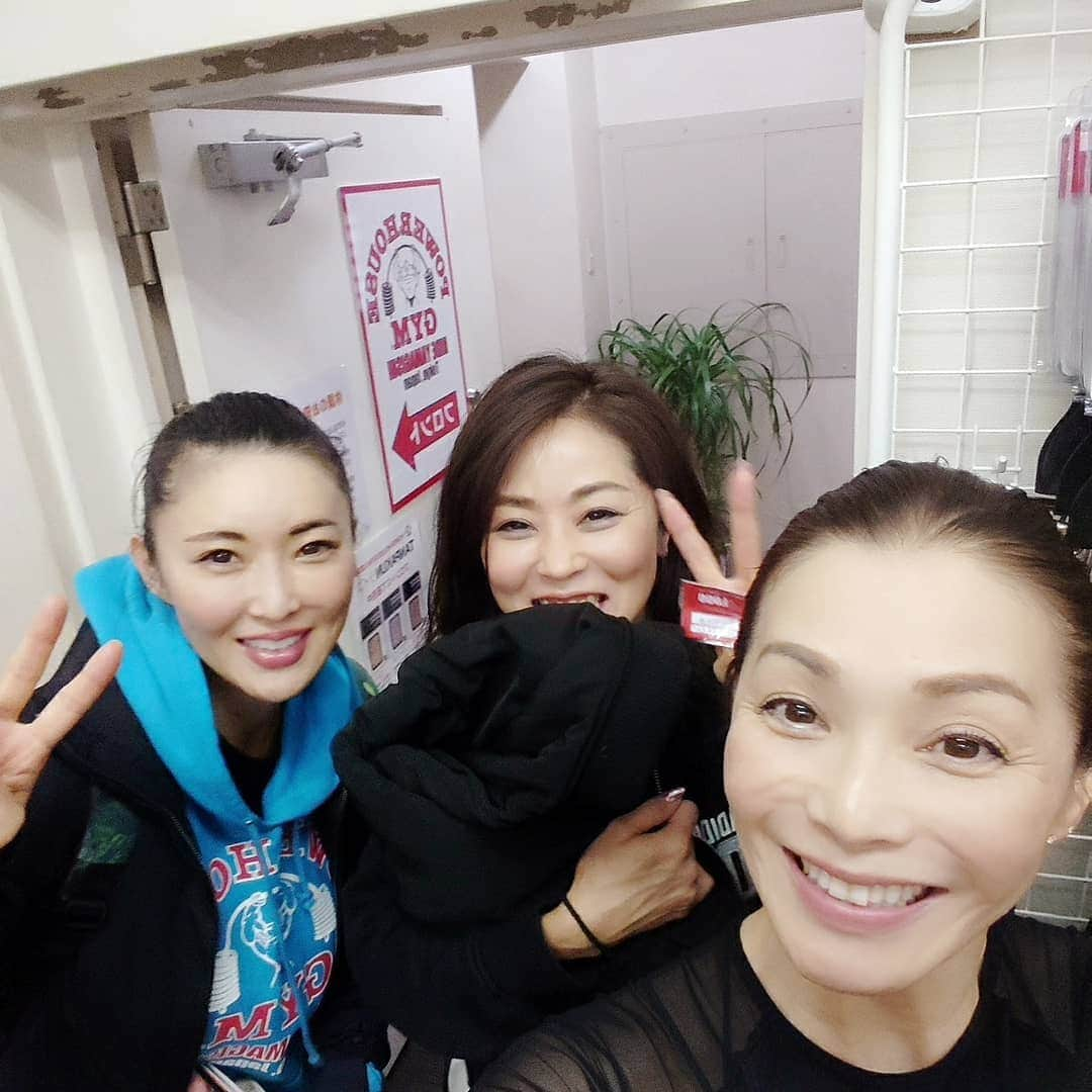 渡辺めぐみさんのインスタグラム写真 - (渡辺めぐみInstagram)「パワーハウスジム東京で、パーソナルトレーニングS部(堺部)やっぱり、キツイ➰😱😱😱 50代のトレーニング、毎日5分の宅トレを、将来の筋肉貯筋のため頑張っていますが、たまにはパーソナルトレーニングも大切です⤴️⤴️⤴️⤴️ (ゴリラ・スクワット等ね)  #筋トレ#パーソナルトレーニング #パワーハウスジム東京 #筋トレ女子 #npcj #ビキニ#筋肉貯筋 #instagramjapan #instagramgood #instagramgood #instagram」3月27日 17時48分 - meguheart