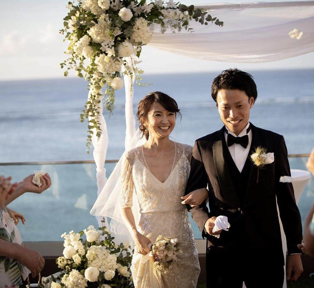 ARCH DAYS Weddingsさんのインスタグラム写真 - (ARCH DAYS WeddingsInstagram)「▽▼HAFA ADAI▽▼﻿﻿﻿﻿ グアム唯一の5つ星ホテル デュシタニ グアム リゾートでの結婚式。﻿﻿ ﻿﻿ タモン湾を一望できるプライベートヴィラを貸切り、テーマカラーにはグアムの青い空・海・白い砂浜をイメージして、水色・白をセレクト。﻿﻿ ﻿﻿ 堅苦しくなく楽しい会話も飛び交い、あたたかな空気に包まれた笑顔あふれるひととき。﻿﻿ ﻿﻿ Planner : @machikoweddingeve ﻿﻿ Photo by:﻿ @apits_photo ﻿﻿ ﻿﻿﻿﻿ ▽このウェディングのアルバムを見る﻿﻿﻿﻿﻿﻿﻿﻿﻿﻿﻿﻿﻿﻿﻿﻿☑﻿﻿﻿﻿﻿﻿﻿﻿﻿ Website: @archdays_weddings﻿﻿﻿﻿﻿﻿﻿﻿﻿﻿﻿﻿﻿﻿﻿﻿﻿﻿﻿﻿﻿﻿﻿﻿﻿ プロフィールURLからご覧ください👰🏻﻿﻿﻿﻿﻿﻿﻿﻿﻿﻿﻿﻿﻿﻿﻿﻿﻿﻿﻿﻿﻿﻿﻿﻿﻿ ﻿ ﻿﻿﻿﻿﻿ #archdays花嫁 をつけて投稿して頂いた方にサイト掲載のお声がけをさせて頂く場合があります🕊﻿﻿﻿﻿﻿﻿﻿﻿﻿﻿﻿﻿﻿﻿﻿﻿﻿﻿﻿﻿﻿﻿﻿﻿﻿﻿﻿﻿﻿﻿﻿﻿﻿﻿﻿﻿ ﻿﻿﻿﻿﻿﻿﻿﻿﻿﻿﻿﻿﻿﻿﻿﻿﻿﻿﻿﻿﻿﻿﻿﻿ ▽バースデー・ベビーシャワーなどのアイディアを見るなら💁🏼🎉﻿﻿﻿﻿﻿﻿﻿﻿﻿﻿﻿﻿﻿﻿﻿﻿﻿﻿﻿﻿﻿﻿﻿﻿﻿ @archdays﻿﻿﻿﻿﻿﻿﻿﻿﻿﻿﻿﻿﻿﻿﻿﻿﻿﻿﻿﻿﻿﻿﻿﻿﻿ ﻿﻿﻿﻿﻿﻿﻿﻿﻿﻿﻿﻿﻿﻿﻿﻿﻿﻿﻿﻿﻿﻿﻿﻿﻿ ----------------------﻿﻿﻿﻿﻿﻿﻿﻿﻿﻿﻿﻿﻿﻿﻿﻿﻿﻿﻿﻿﻿﻿﻿﻿﻿ #archdays #wedding #bride#weddingcake #weddingparty #weddingceremony#ケーキカット﻿#ウェディングケーキ#ケーキトッパー#ケーキ#ファーストバイト#金箔ケーキ #新郎新婦モチーフ #グアムウェディング#リゾートウェディング #ヴィラウェディング#花嫁 #bride#2019春婚 #2019夏婚 #結婚式 #ウェディング #卒花嫁 #花嫁準備 #結婚式準備 #bouquet #オシャレ花嫁 ﻿﻿﻿﻿ ﻿﻿ --------------------﻿﻿﻿﻿﻿﻿ https://archdays.com/album/2019/03/25/42468﻿﻿ --------------------」3月27日 17時57分 - archdays_weddings