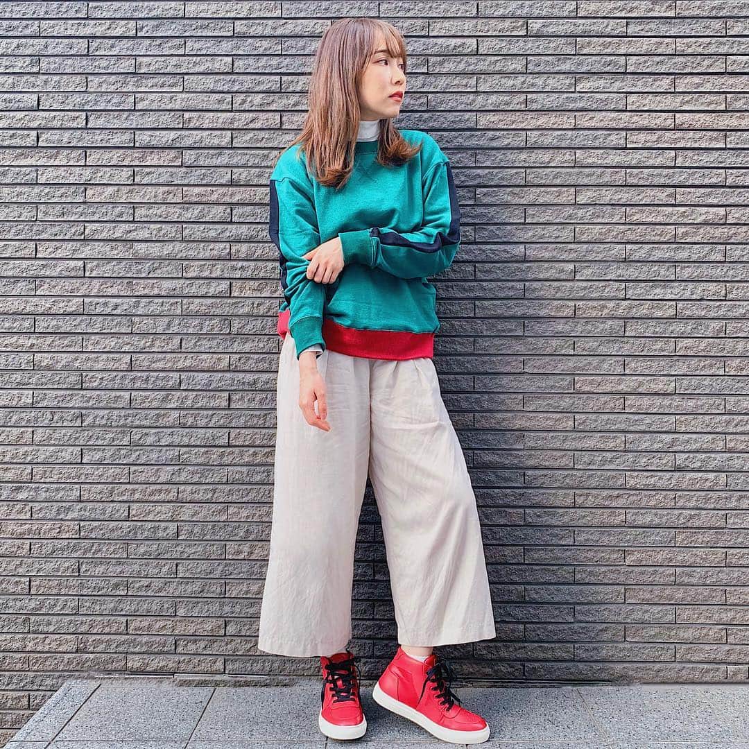 SuperGroupiesのインスタグラム：「『僕のヒーローアカデミア』より💚 デクの靴をイメージしたスニーカーです！  1足で#アニメバウンド もできちゃう デクらしさ溢れるデザイン😆✨ ⠀⠀⠀⠀⠀ ──────────────────────﻿ ＜Today’s Item＞﻿ My Hero Academia Collaboration Series Izuku Midoriya ( #DEKU ) model スニーカー #sneakers / ￥10,800 +tax ※数量限定販売中です。 Only a limited amount available now! ──────────────────────﻿ ⠀⠀ ⠀⠀⠀ ⠀⠀⠀⠀⠀ 📺Live配信のお知らせ📺 明日3/28（木）21:00〜Live配信します！🙌🏻 ⠀  今回のLive配信は・・・﻿ なんと、#黒執事 special！ 当日公開予定の新商品を紹介します❣️ どんな商品が発売されるのか、おたのしみに🤭‼️ ⠀⠀⠀⠀⠀ また、今回も当店のスタッフぴかちゃんとへいりん、 ゲストの中島絢乃さん（ @nakajima_ayano ）が #アニメバウンド に挑戦します😝 ⠀⠀⠀⠀⠀ ⠀⠀⠀⠀⠀ ──────────────────────﻿ #アニメバウンド って何？🧐 アニメ、ゲームキャラクターの服装を連想させるコーディネートのこと！👗👠👜 ──────────────────────﻿ ⠀⠀ ⠀⠀⠀⠀⠀ 3人がイメージしたコーデのキャラクターがわかったら、 ぜひ配信中のコメントで教えてください🙌🏻 ⠀⠀ ⠀⠀⠀⠀⠀ 視聴者限定プレゼント🎁もあります！ セバスチャン＆シエルモデルの腕時計を1名様にプレゼントします💓 ⠀⠀⠀⠀⠀ 応募条件などの詳細は 当日のLive配信でチェックしてください✅ ⠀⠀⠀⠀⠀ ⠀⠀⠀⠀⠀ #supergroupies #anime #japaneseanime #スーパーグルーピーズ #アニメ #アニメコラボ #コラボグッズ #ファッションにアニメを #アニメグッズ #緑谷出久 #春カラー #僕のヒーローアカデミア #ヒロアカ #春コーデ #シンプルコーデ #コーデ #コーディネート #今日のコーデ #私服 #ファッション　#ストリートコーデ #スポーティーコーデ #スウェット #トレーナー #スニーカー #fashion」