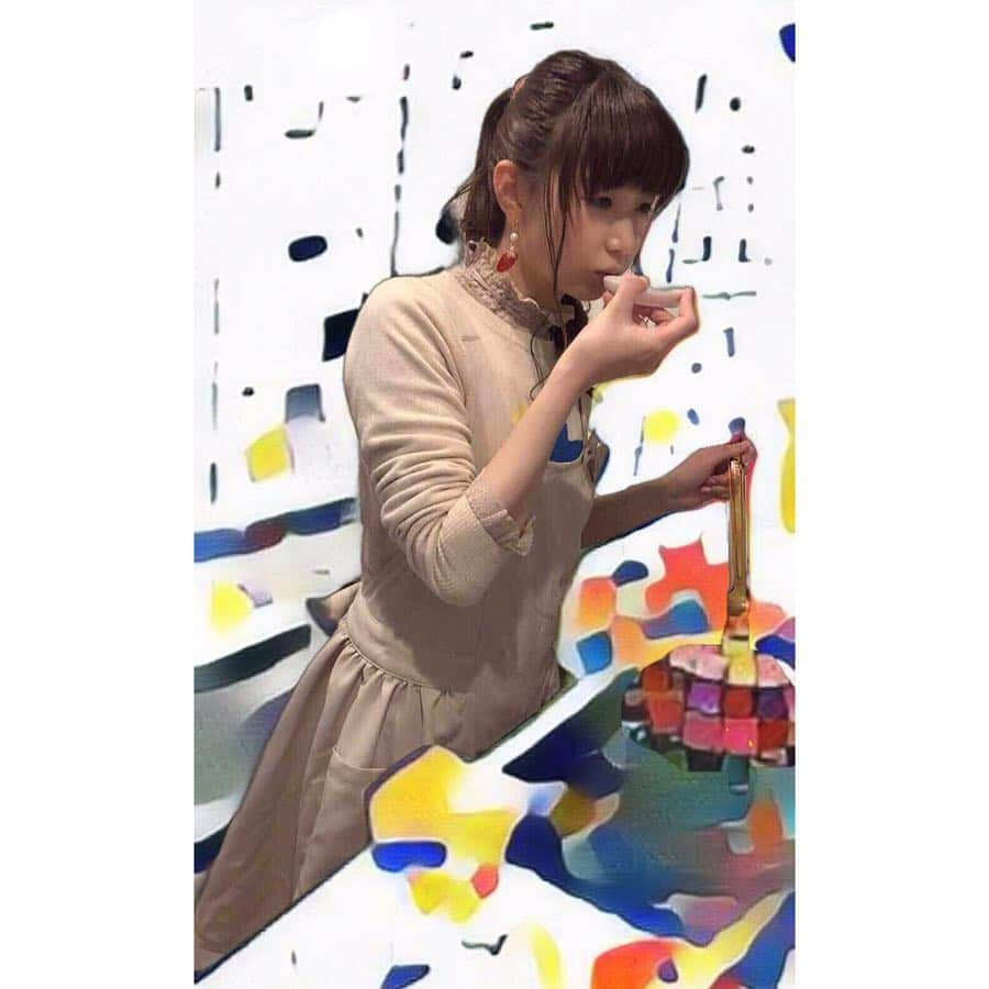 佳村はるかさんのインスタグラム写真 - (佳村はるかInstagram)「先日、まゆと七海が泊まりに来てくれました *ˊᵕˋ)੭ . . . 楽しかった◡̈ . . .  #みんなで作った料理  #おうちごはん  #こっそりつまみ食いしてばれちゃう七海  #末っ子感 #箸を並べてくれる七海  #まゆのエプロン姿  #新妻感  #ネットショッピングする２人」3月27日 17時59分 - haruka.lu2