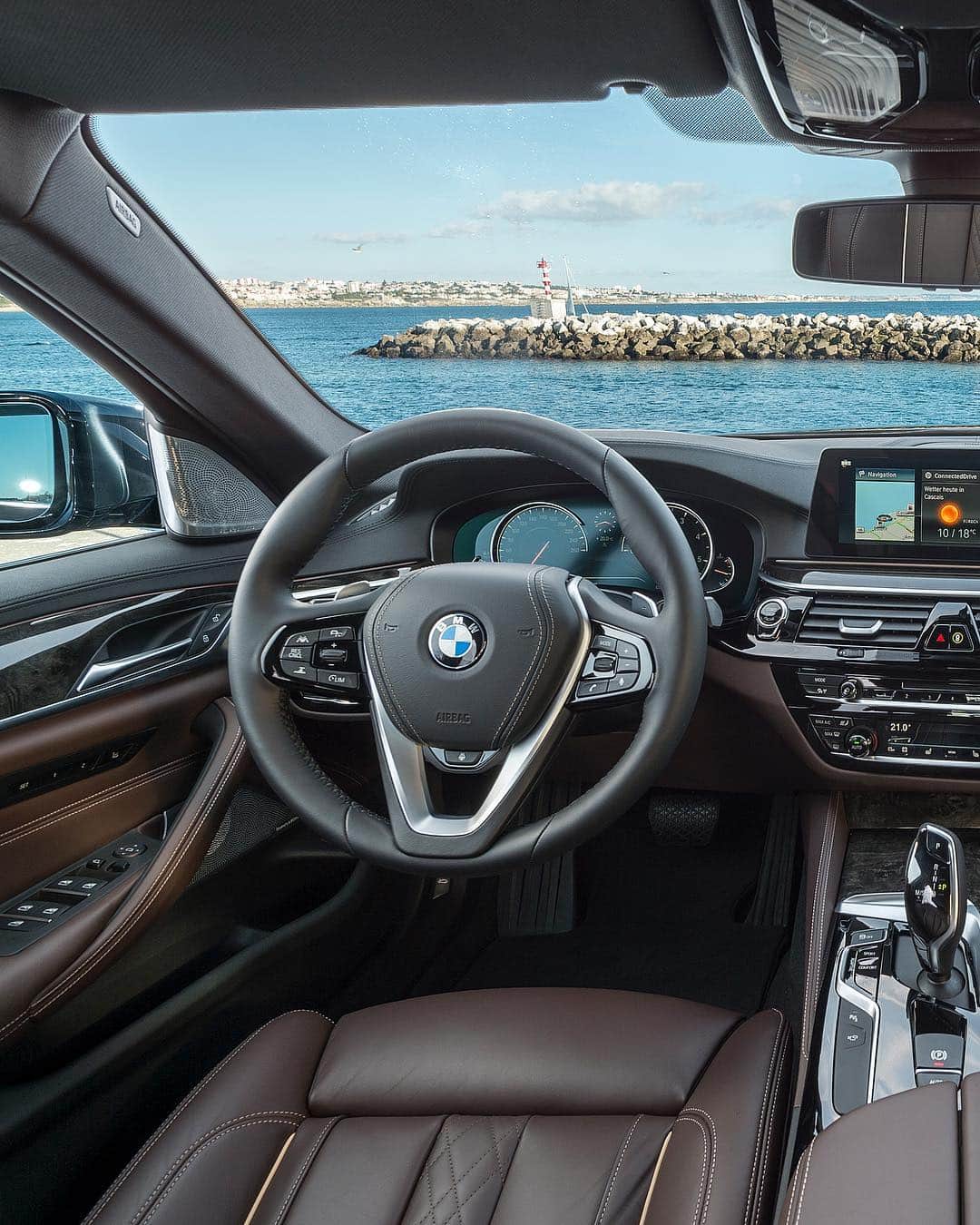 BMWのインスタグラム：「You will not be able to take your hands off.  The BMW 5 Series Sedan. #BMW #5Series」