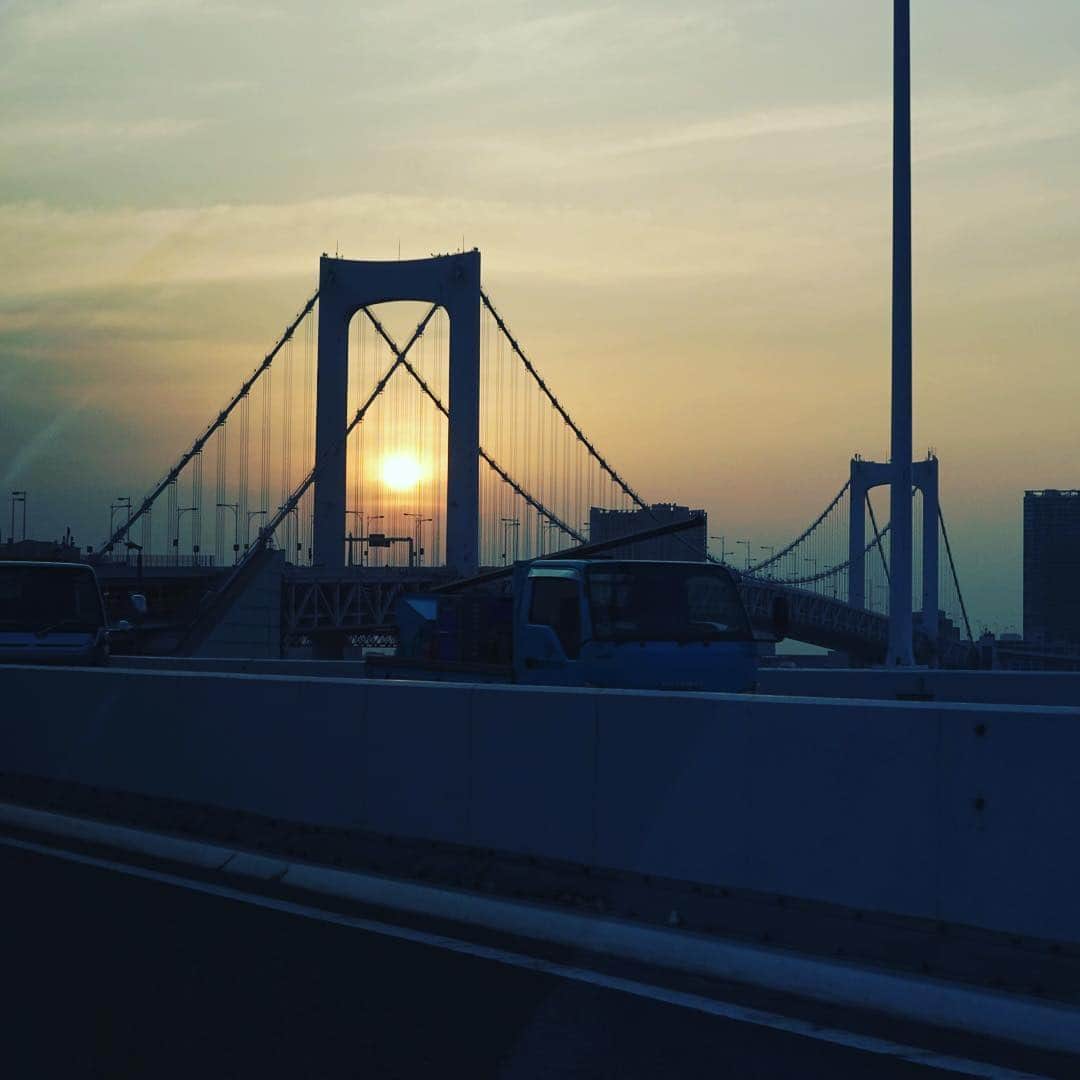 林信行のインスタグラム：「back in tokyo  just before the sunset!」