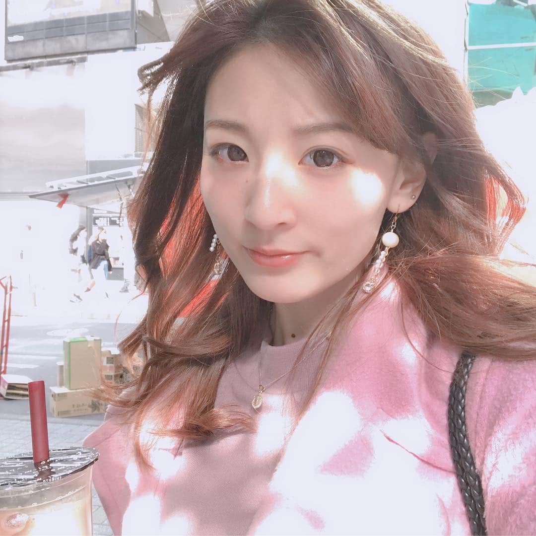 福田朱子さんのインスタグラム写真 - (福田朱子Instagram)「今日は暖かかったね🌸☀️ でも風もそれなりに吹いていたね🌀 . 何って、久しぶりに前髪をセンター分けよりにしてみたから、みんなに見てもらおうと、 自撮りしてたんだけど、この写真だと風に吹かれてるから関係ないって話ね ( ˊ̱˂˃ˋ̱ ) . 他にも撮ってあるけど😆 . 今日は #eQリーグ の練習会行ってきた。この間も行ったけど。 いやしょっ中してるんだけどね。 . 4月13日に神田明神ホールで、チーム #blueweeds 決勝戦。優勝かかってます。 応援しにきてください！！！！ . 私の愛するeQリーグで。私が優勝するところ、 観に来てください❗️❗️ . . そんでもって明日は𝓡の練習と打ち合わせもするんだけれども、 こちらは、 3月31日@新宿BLAZE 12:20-12:40出番予定🎶 予約お待ちしてます💕 http://www.secure-cloud.jp/sf/1549034556UDzHeQoj . そのあとはワロップ(ネット番組生放送) #sdn48 #同窓会 会的な内容になるみたい💡 . しかも！ . スペシャルゲストにeQでもお世話になりまくり！！ #イジリー岡田 さん‼️ 楽しみ😆✨ . 昼のLiveもワロップも、𝓡のCDやグッズ持っていくのでよろしくです❤️ . そんな𝓡のみんなが、 「AKANEが行く！」に参戦した、 〜大阪 美容室編〜(大阪 枚方市駅の美容室K!ngにて収録💡) . の#2が公開されました！！ #1の穐田和恵のチクりも笑えたけど、 今回の大河内美紗編も笑える！！！😆✨！！ . http://youtu.be/Nt7UwFutXgE みてね💕 . #𝓡 #あーる #福田朱子 #穐田和恵 #大河内美紗 #木本夕貴 #小原春香 #藤社優美 #AKANEが行く #大阪美容室 #センター分け」3月27日 23時39分 - syuko29