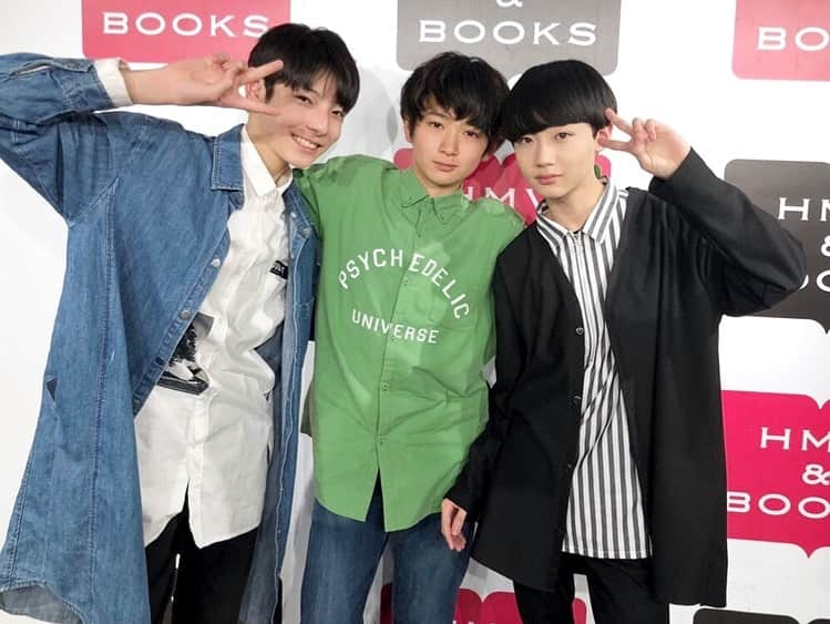 EBiDAN 39&KiDSさんのインスタグラム写真 - (EBiDAN 39&KiDSInstagram)「BATTLE BOYS at HMV&BOOKS SHIBUYA たくさんのご来場ありがとうございました。えび本は明日3/28発売！  #ebidan #battleboys #杢代さんセンターポジション譲らず  http://battleboys.jp/」3月27日 23時40分 - ebidan39kids