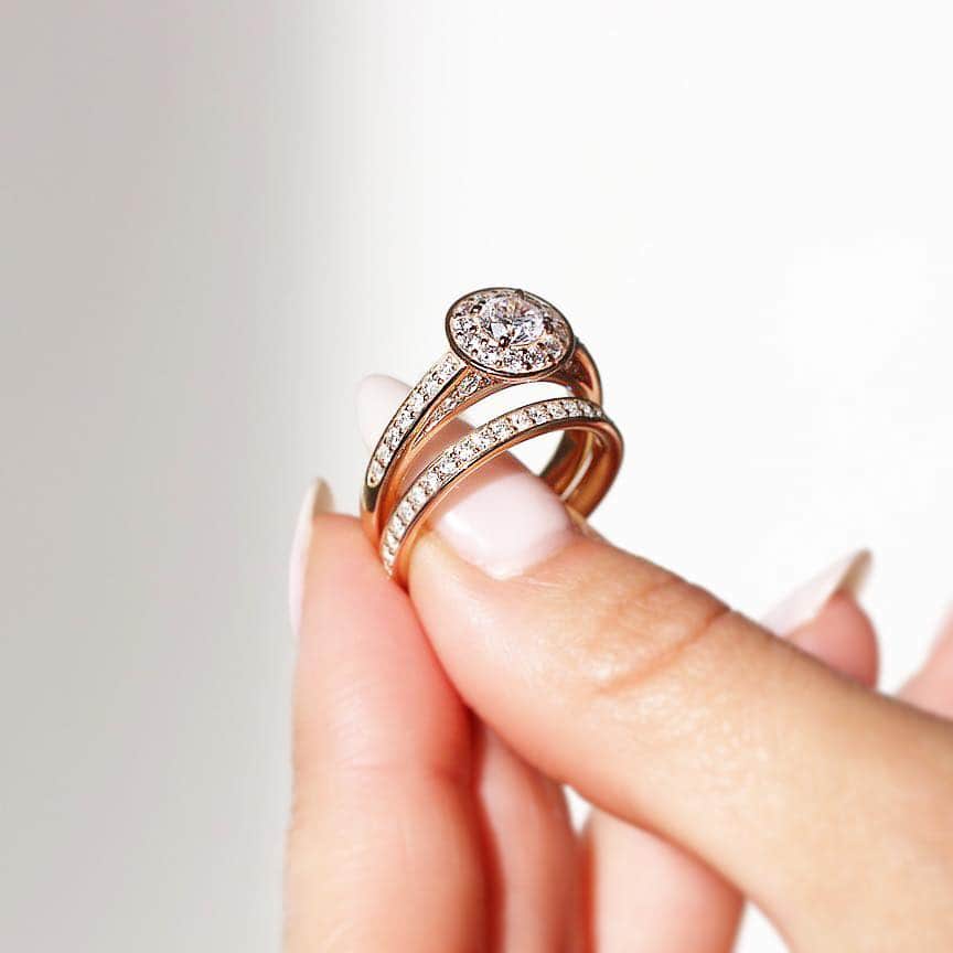 ジュリーサンドラゥさんのインスタグラム写真 - (ジュリーサンドラゥInstagram)「Our Eternity Engagement Ring and Eternity Wedding Band is designed to fit perfectly together on your special day. . . . #juliesandlau #juliesandlaujewelry #jewelry #engagementring #weddingring #weddingband #wedding #ring #rings #diamonds #diamond」3月27日 23時41分 - juliesandlau