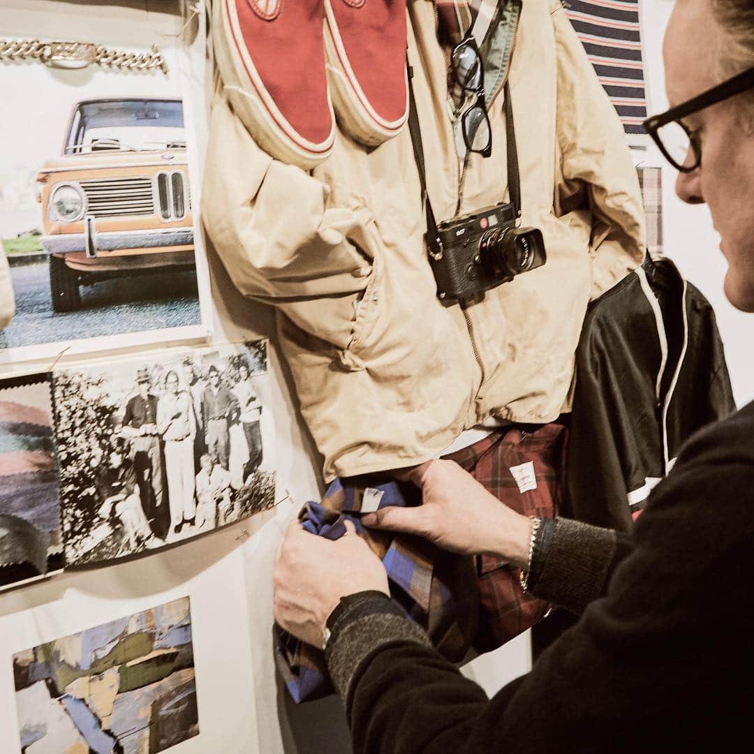 のインスタグラム：「#TSDesignDesk | While our spring collection is in full bloom online and in-store, we’ve already begun research and design for S/S ‘20! - #ToddSnyder」