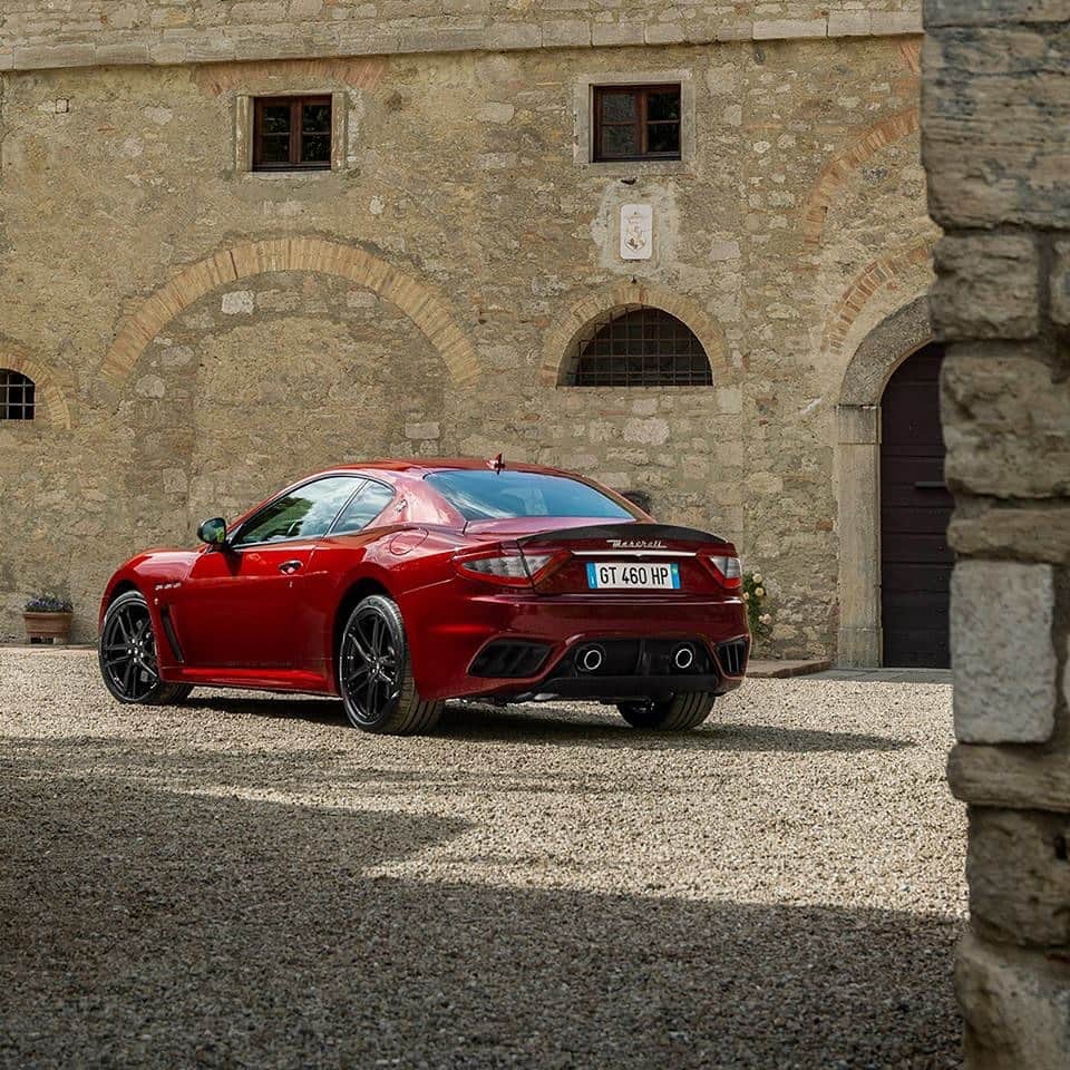 Maserati Japan | マセラティ ジャパンのインスタグラム：「精巧なレース用のエンジンをラグジュアリーセダンに搭載するというコンセプトを成し遂げたことがグラントゥーリズモの原点。現代でも、イタリアの職人の精巧なこだわりが、グラントゥーリズモを芸術品と言えるレベルまで高めました。 #Maserati #マセラティ  #MaseratiJapan #マセラティジャパン #GranTurismo #グラントゥーリズモ」