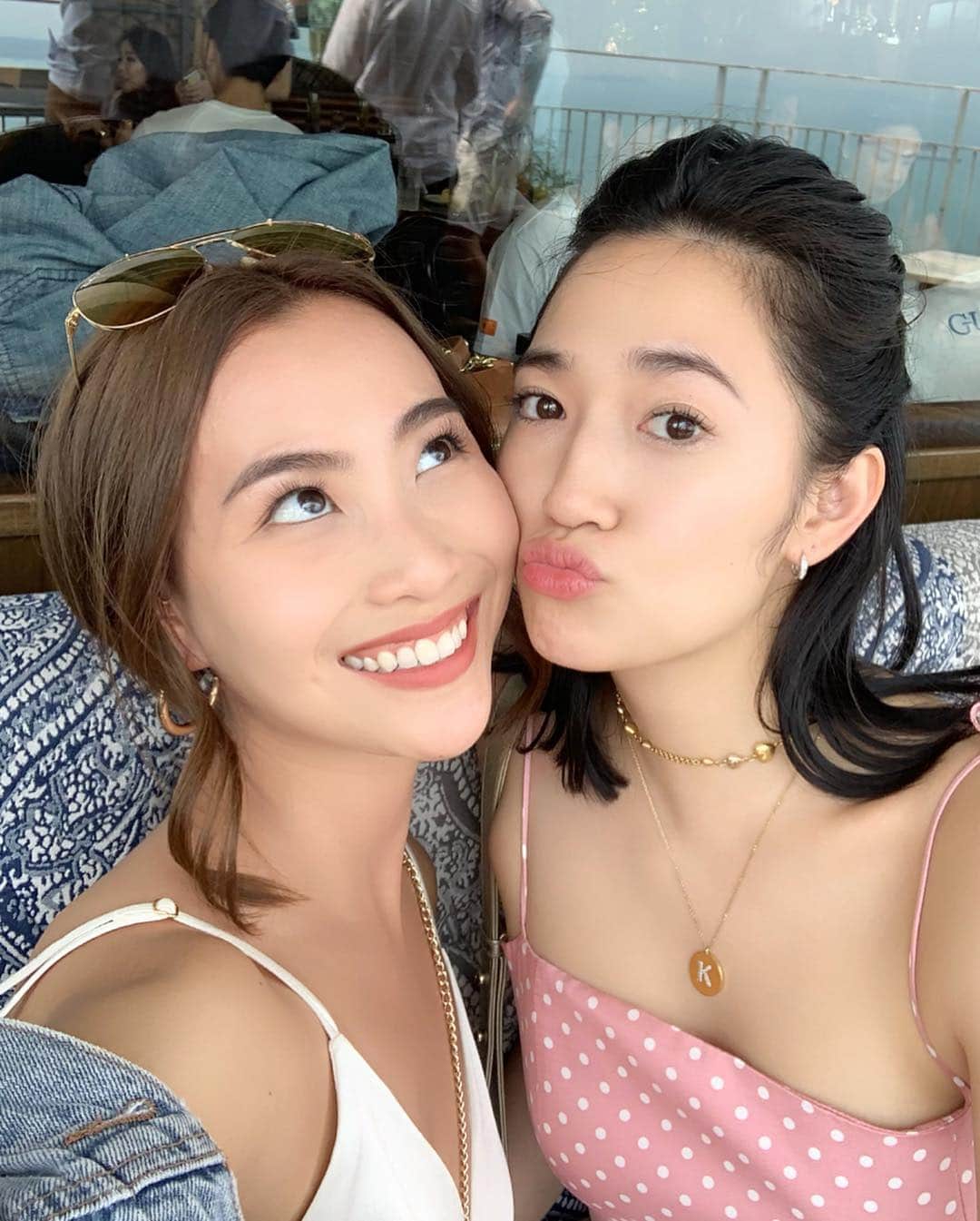 ソニアのインスタグラム：「The most content when I’m surrounded by genuine people I love 💖」